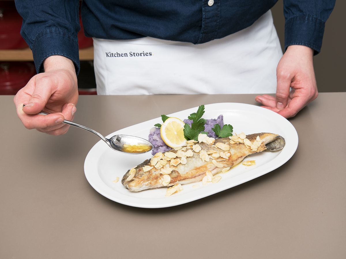 Forelle Müllerin-Art mit violettem Kartoffel-Kohlrabi-Püree | Rezept ...