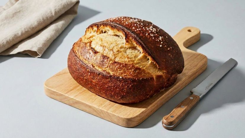 Sauerteigbrot mit Laugenkruste: frisch aus dem Ofen