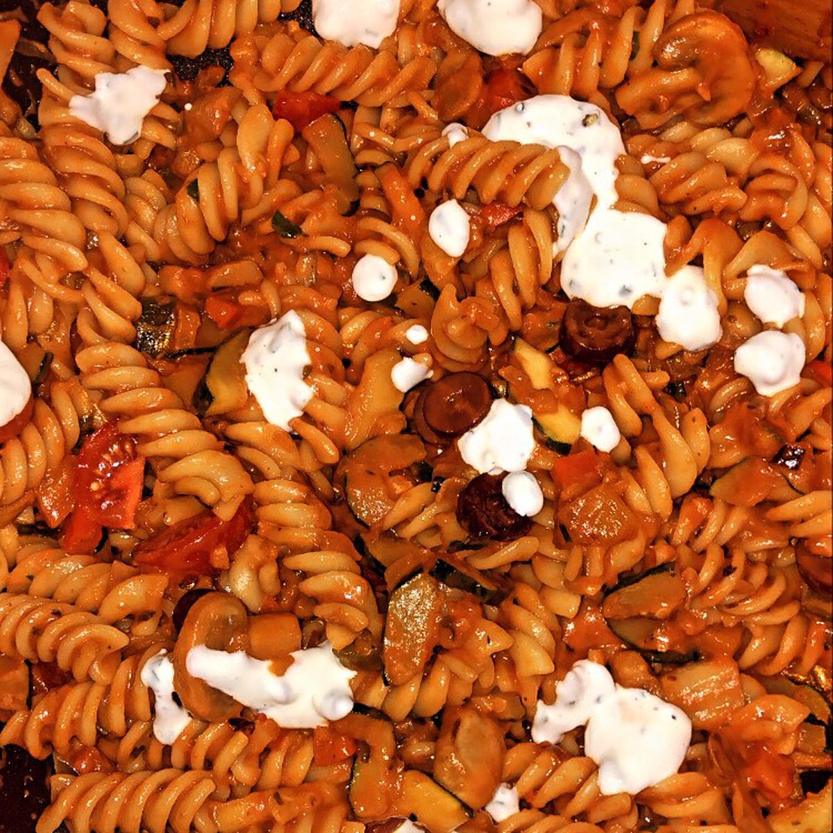 Fusilli mit mediterran-cremiger Tomatensauce | Rezept | Kitchen Stories