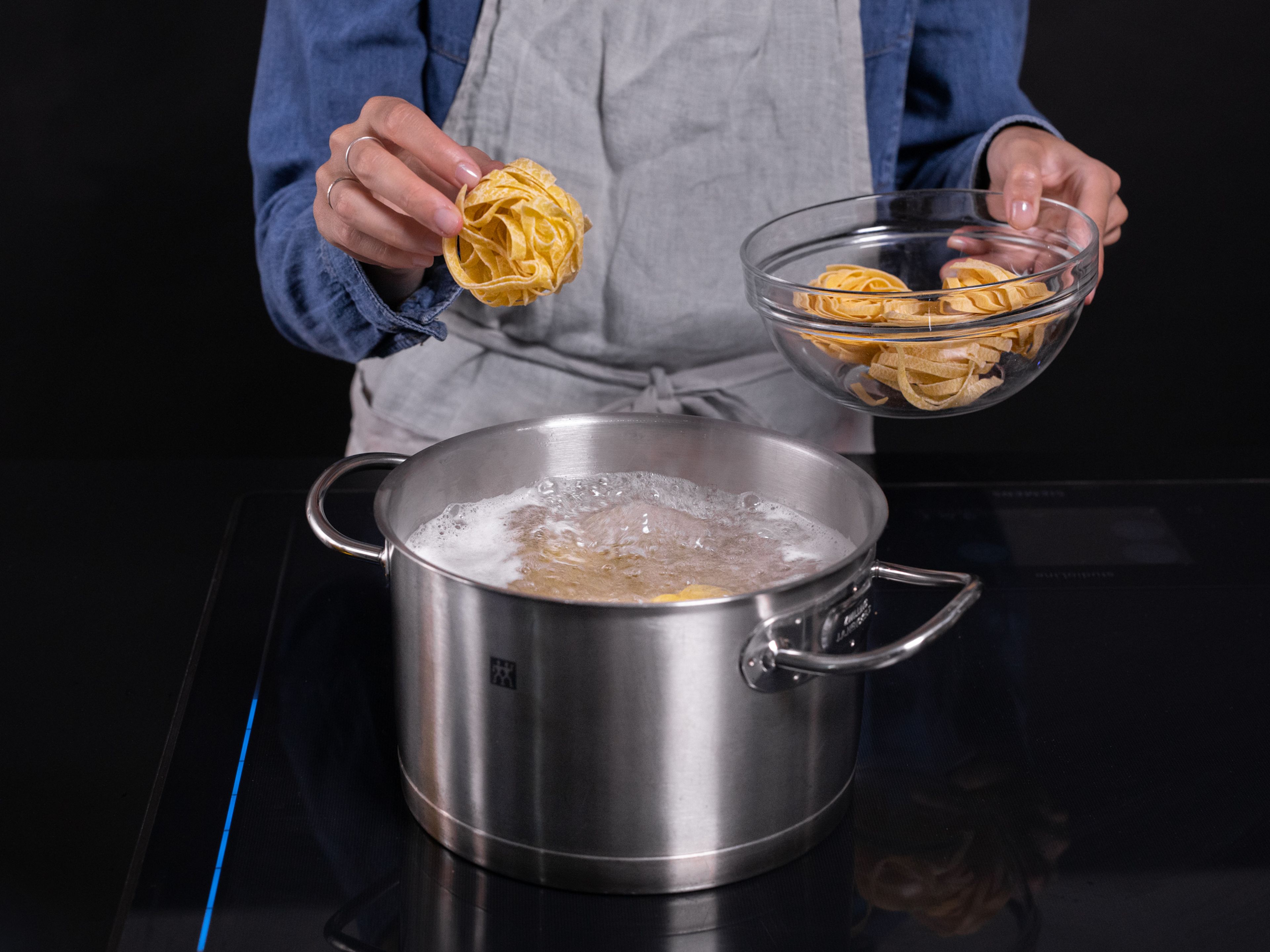 Cook tagliatelle for approx. 6 min., or until al dente, in a large pot of boiling, salted water.
