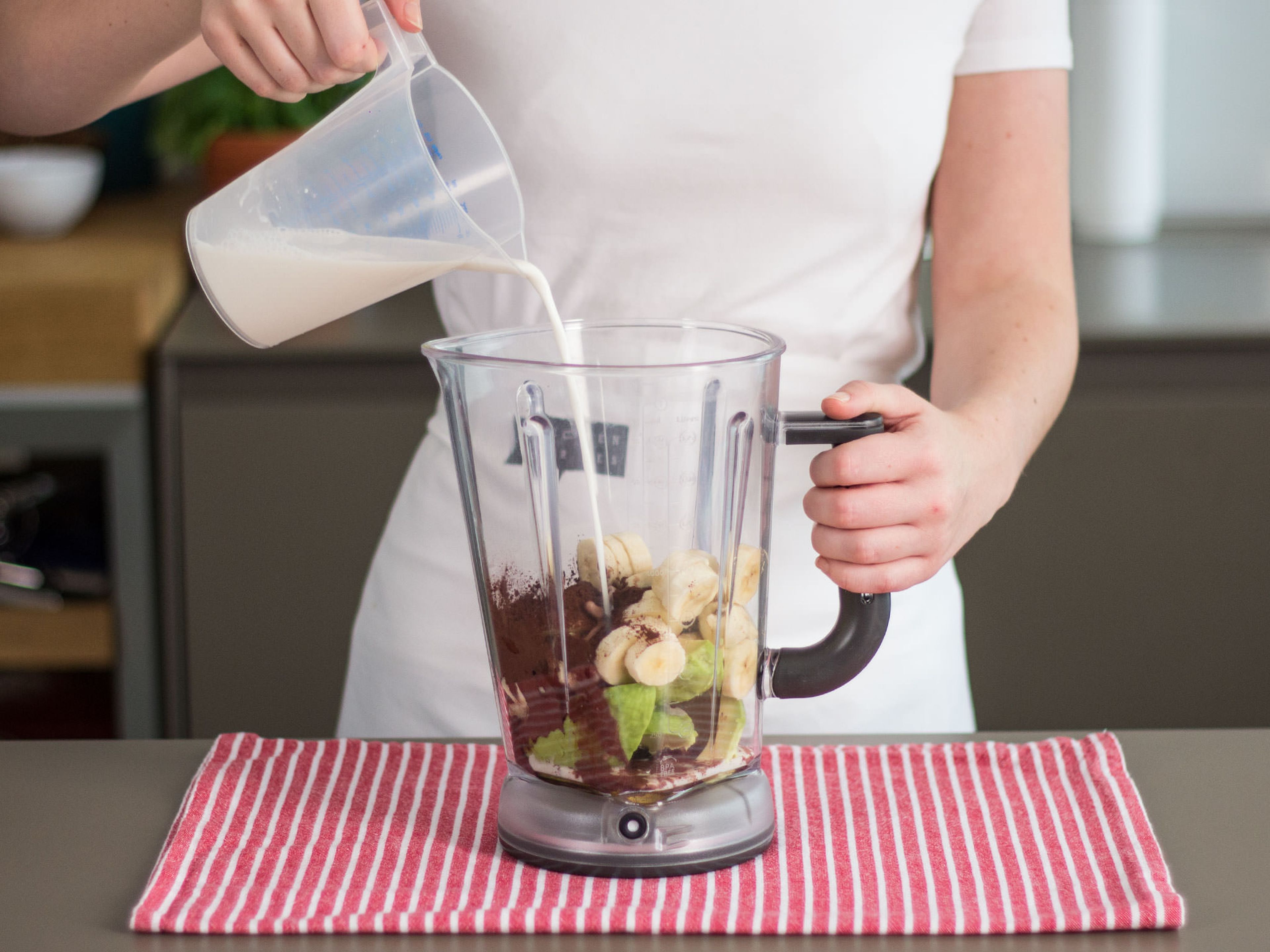 Add almond milk to blender and blend on high speed for approx. 1 –2 min. until a smooth, pudding-like consistency is achieved.