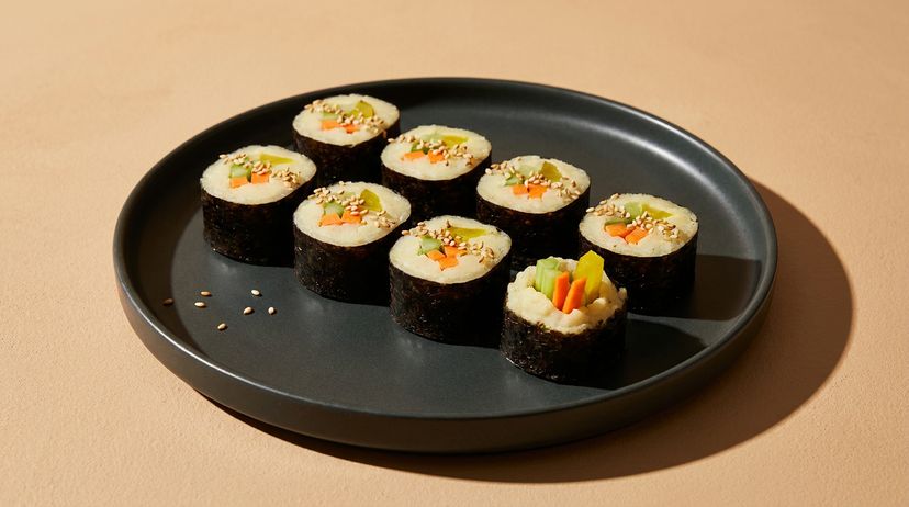 Veganes Kartoffel-Sushi mit cremigem Püree und knackigem Gemüse