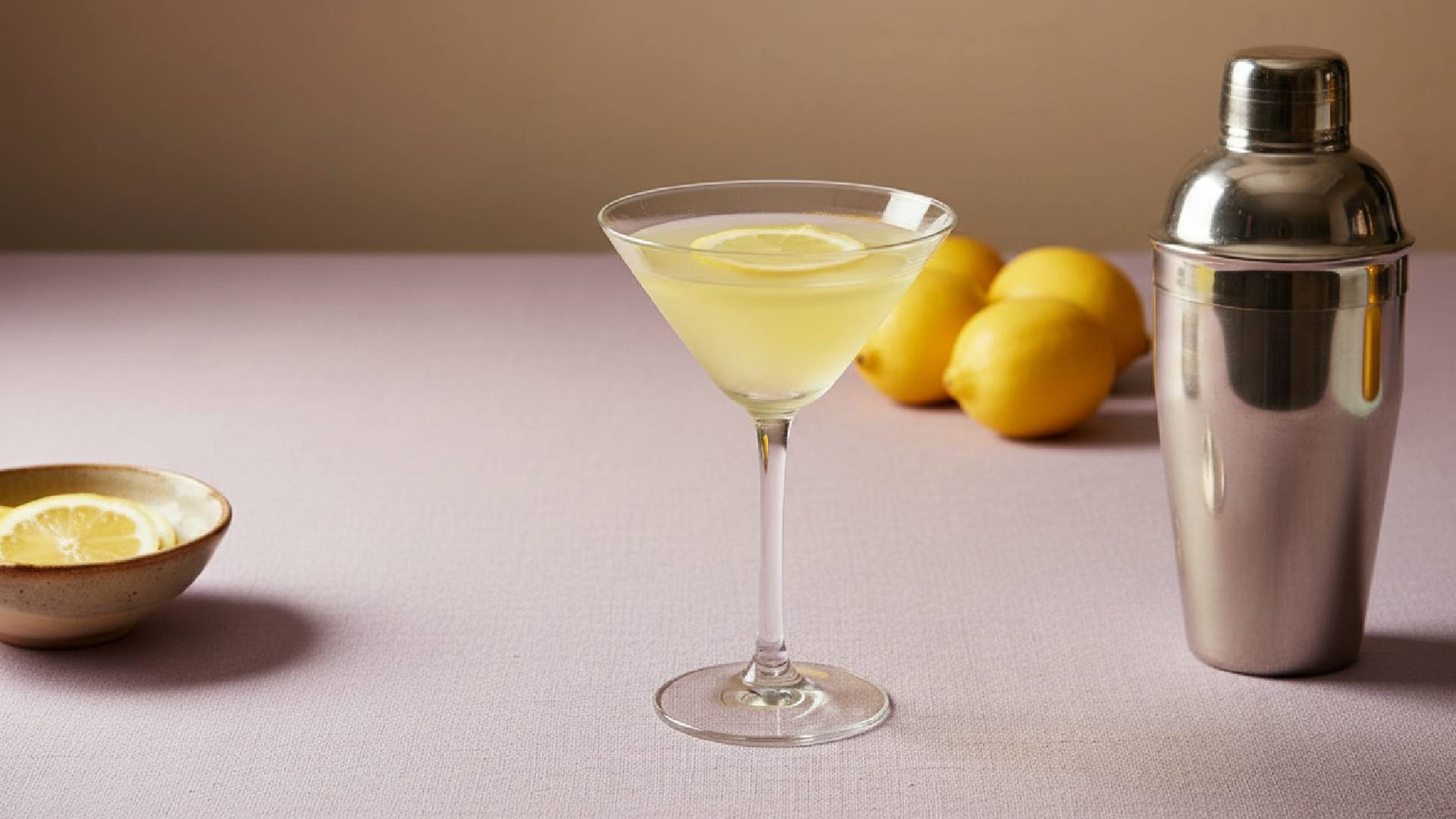 Erfrischender Limoncello-Martini für warme Sommerabende