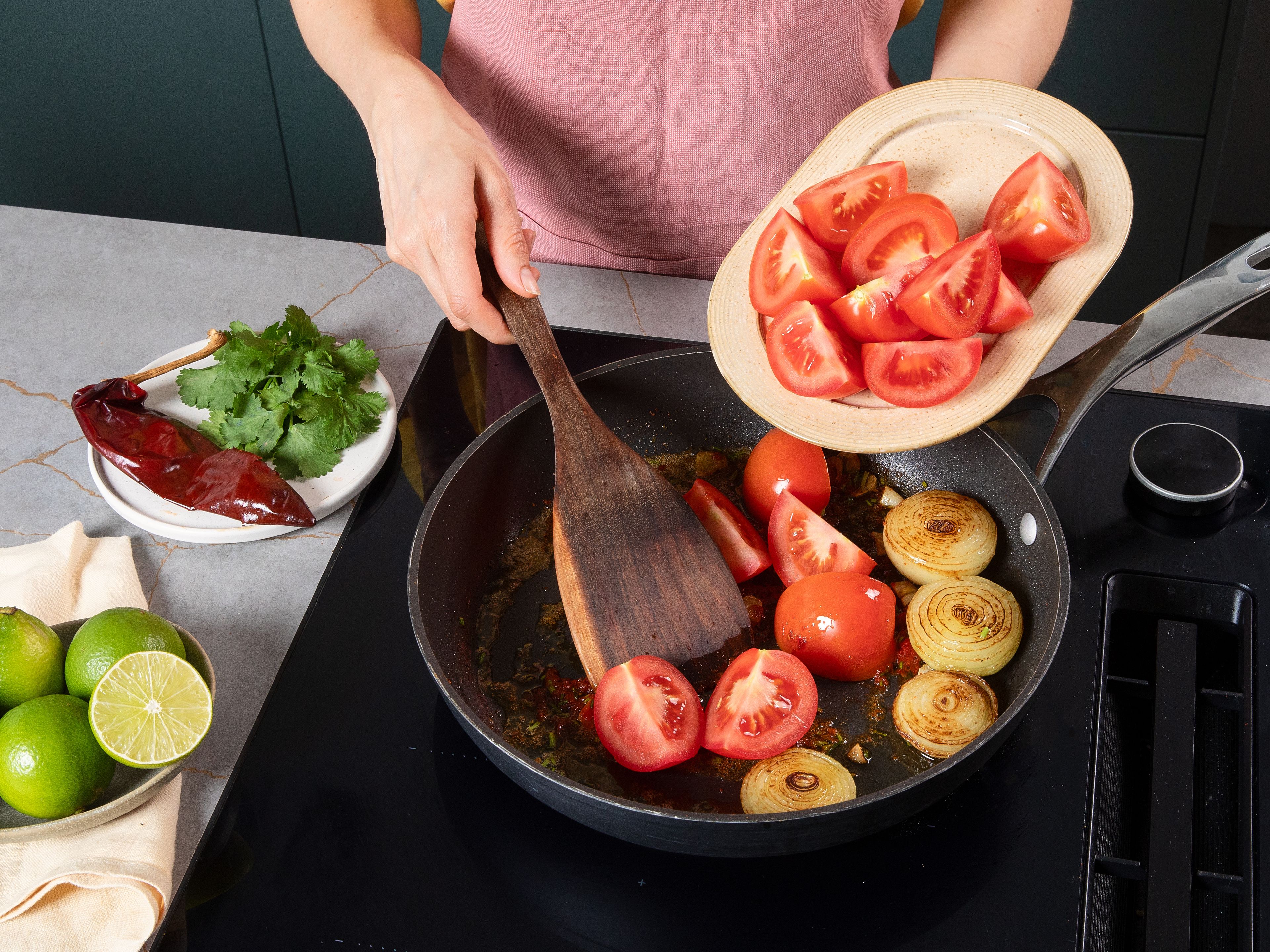 Pick cilantro leaves from the stems, set leaves aside for serving, and finely chop stems. Peel and halve onions, peel and roughly chop garlic, and quarter tomatoes. If needed, soak dried chili in hot water. Heat olive oil in a large pan. Add onion halves and sear on both sides until browned. Then add garlic, cilantro stems, and cumin and briefly sauté. Stir in tomato paste and toast for a moment. Add tomatoes and chili and let simmer for approx. 10–15 min. Transfer everything to a blender and blend until smooth. Season with salt, pepper, and a pinch of sugar.