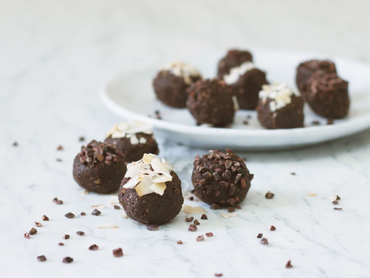 Chocolate-coconut bites | Recipe | Kitchen Stories