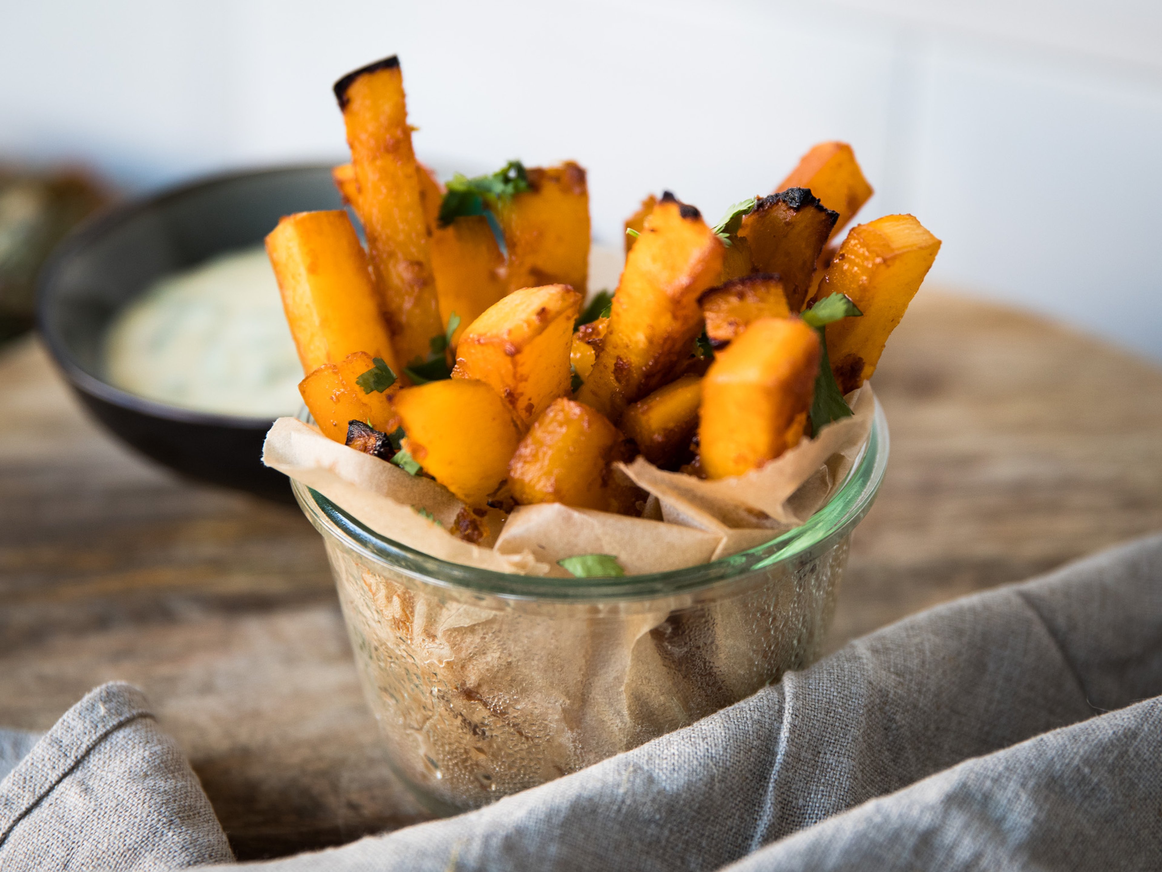 Steckrüben-Wedges mit Dip