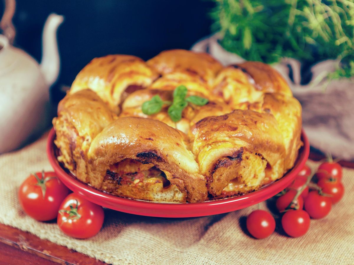 Mozzarella tomato twist | Recipe | Kitchen Stories