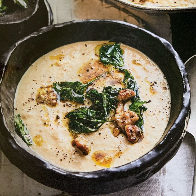 Walnuss-Suppe mit Currybutter