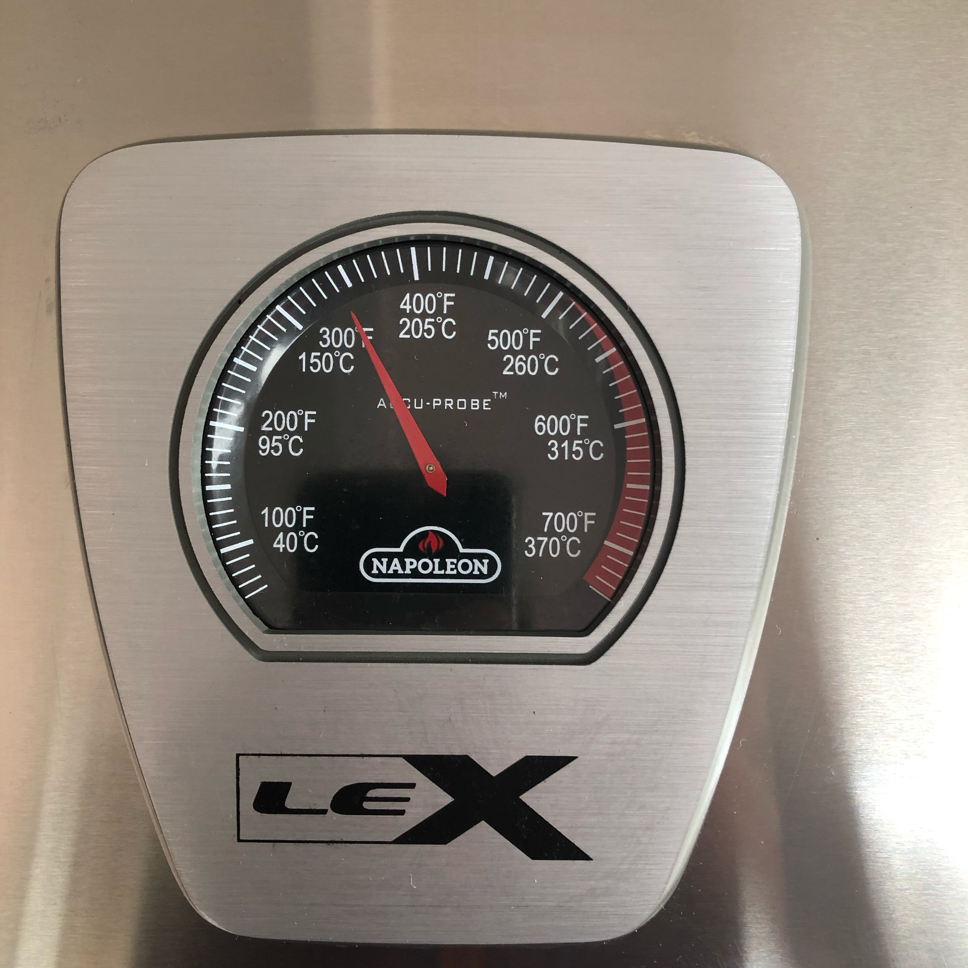 Schön langsam bei ca. 170Grad ca 2Std. Grillen