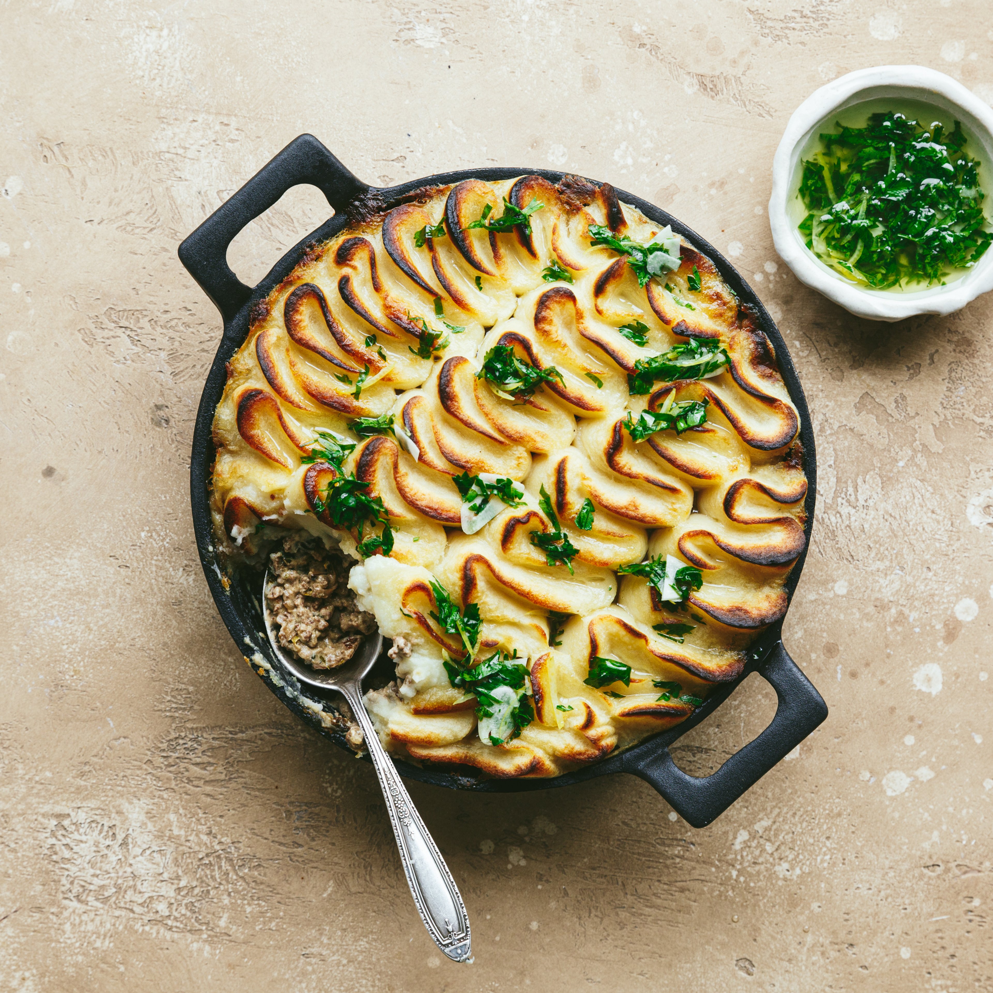 Shepherd's Pie mit Gremolata und Herzogin-Kartoffel-Topping