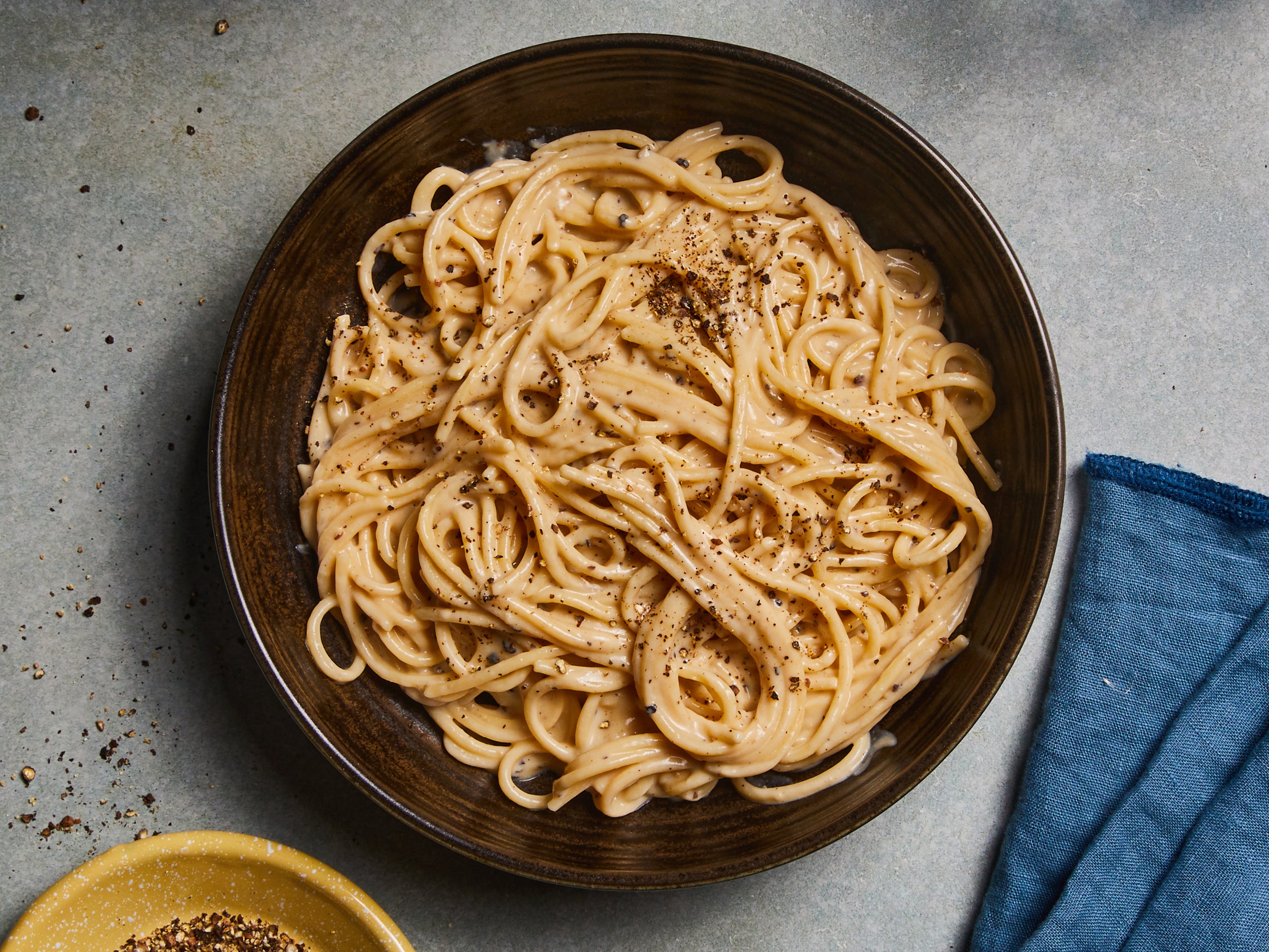 Vegan cacio e pepe