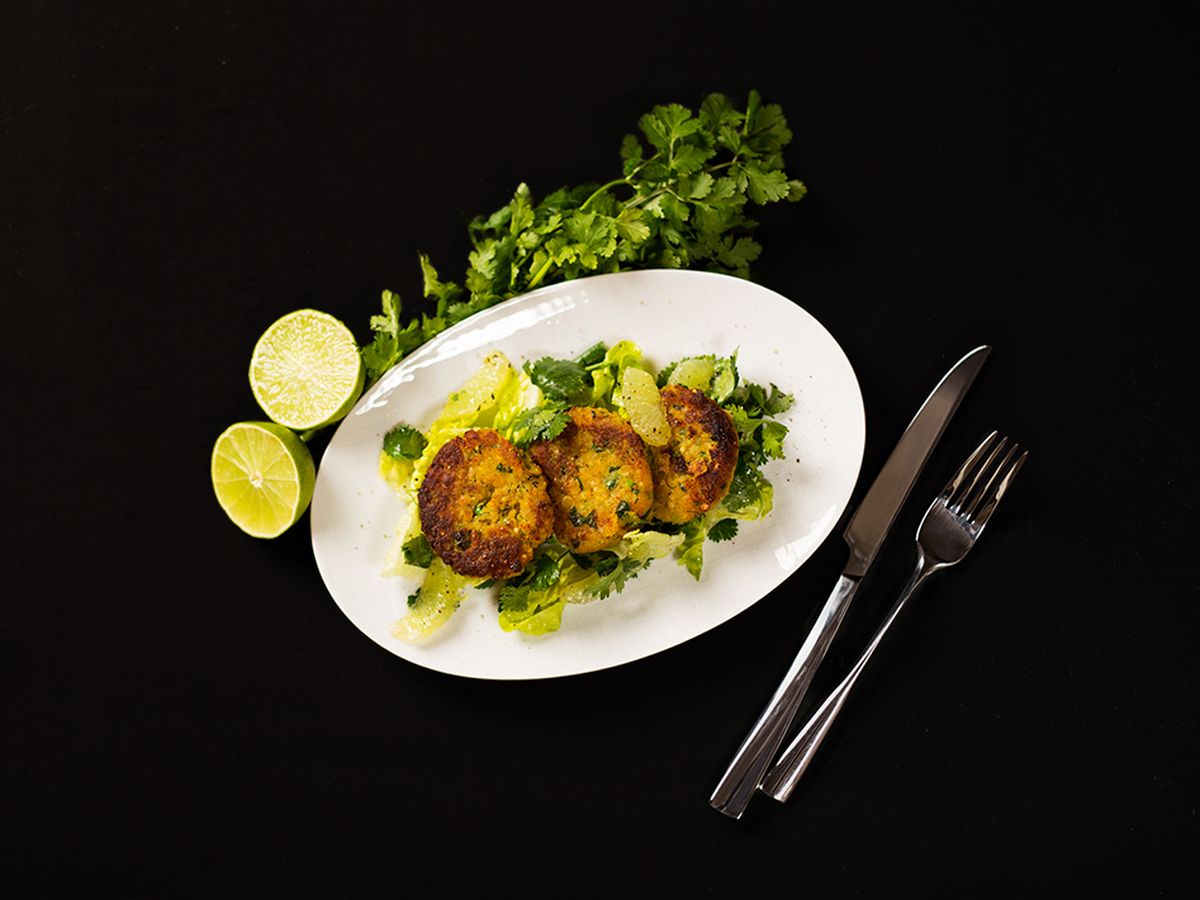 Lentil croquettes with cilantro-lime salad | Recipe | Kitchen Stories