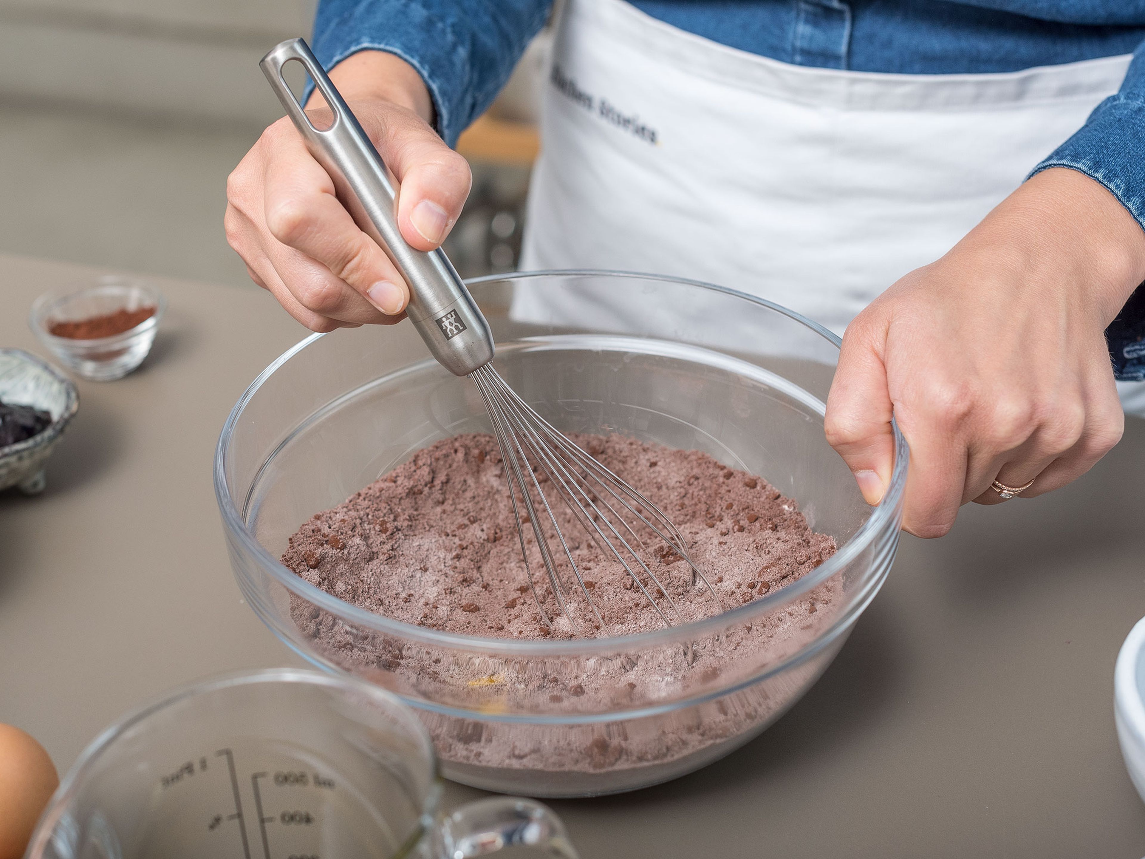 Preheat the oven to 175°C/350°F (top and bottom heat). Grease springform pan with olive oil. Set aside. In a large bowl, mix the flour with sugar, cocoa powder, salt, and baking powder.