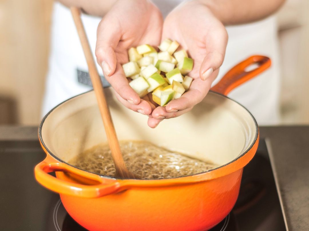 Fluffige Waffeln mit Apfel-Zimt-Chutney | Rezept | Kitchen Stories