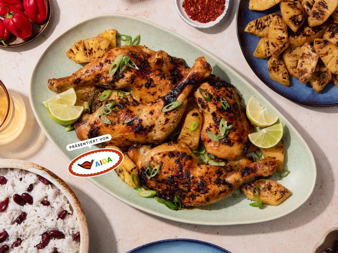 Hähnchen nach jamaikanischer Art mit Ananas und Kokosreis (Jerk Chicken)