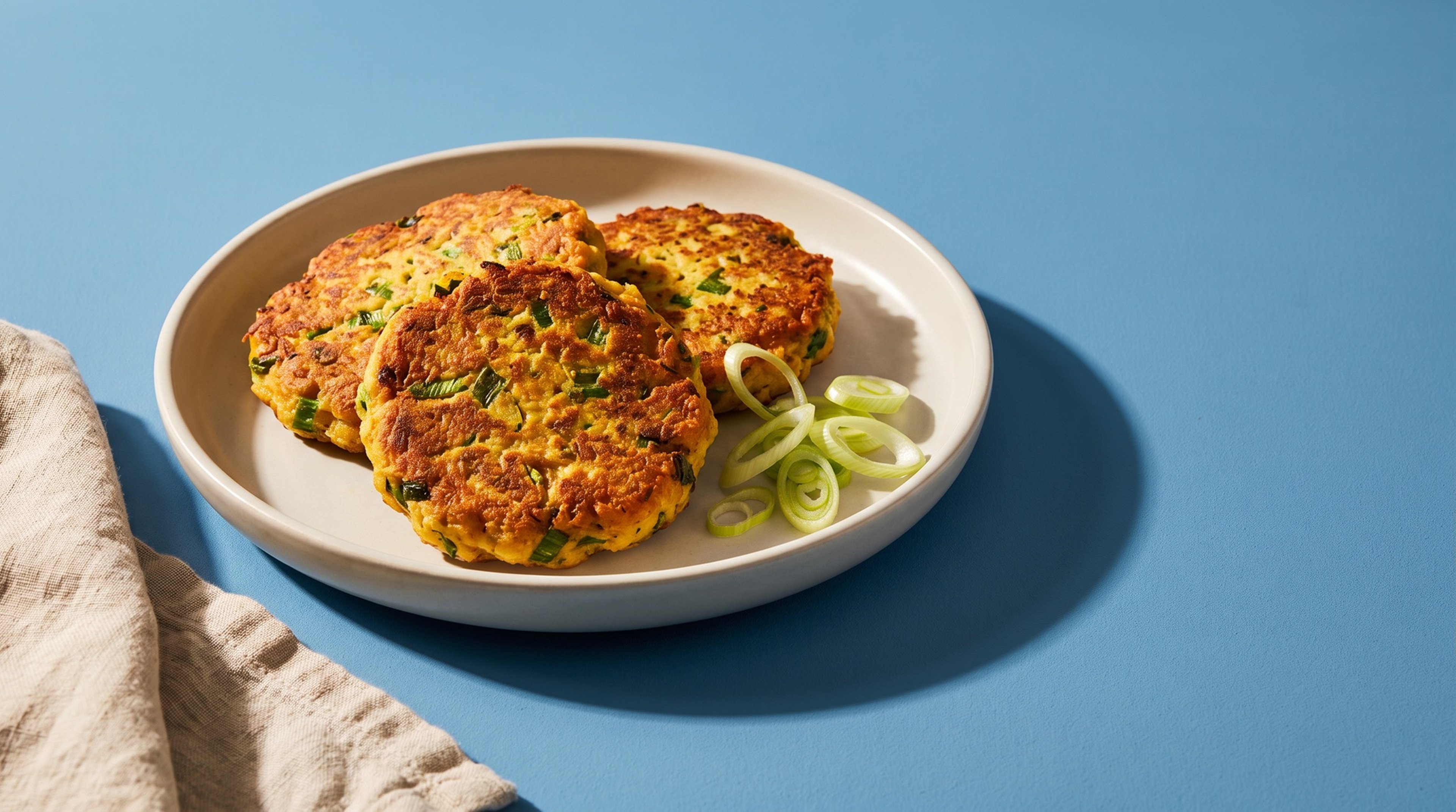 Diese knusprigen Zucchini-Fritters sind vegan