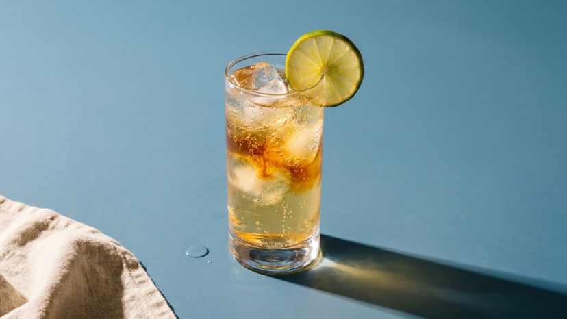 Erfrischender australischer Mocktail: So mixt du Lemon, Lime and Bitters