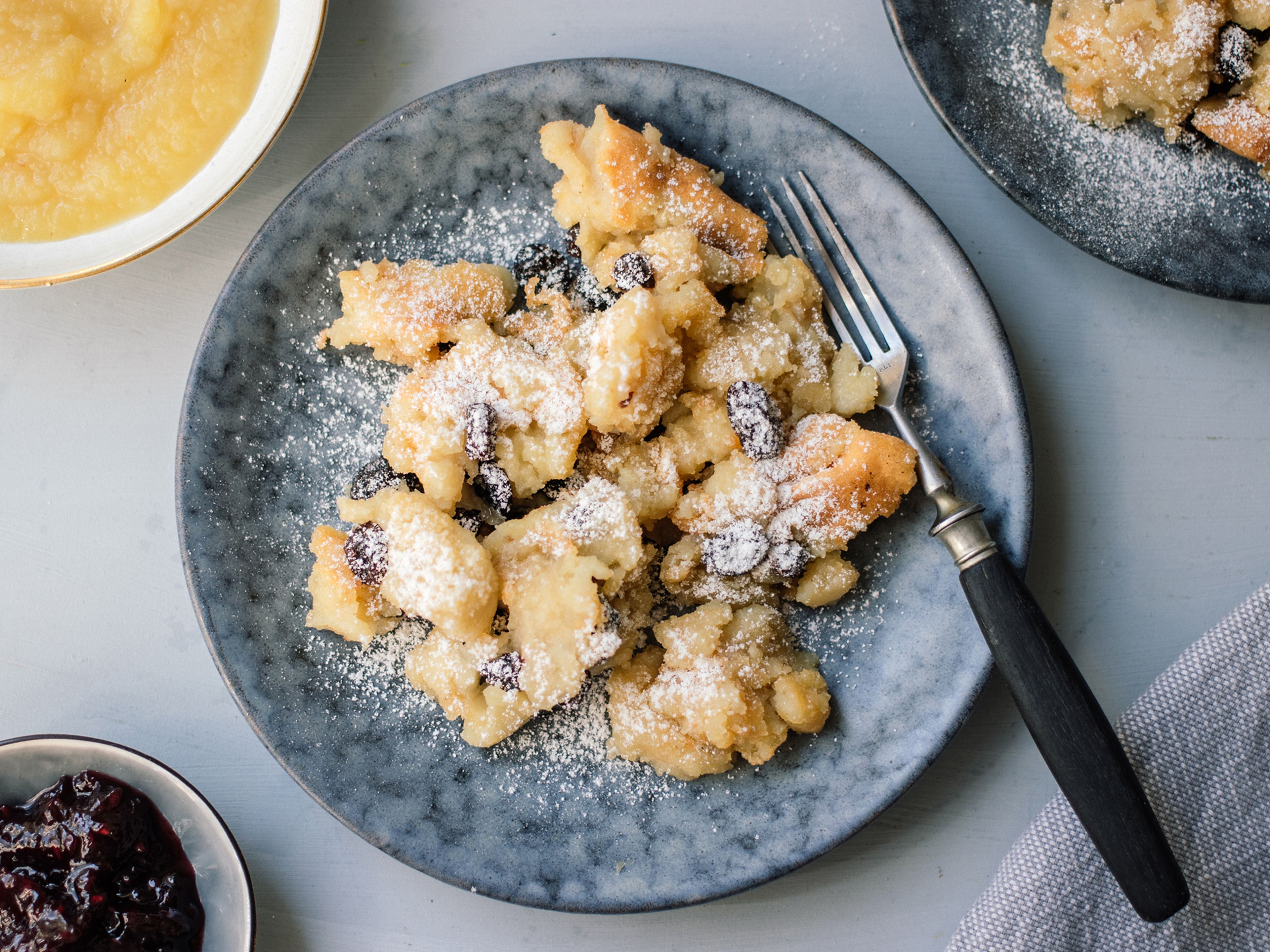 Dust vegan Kaiserschmarrn with confectioner's sugar and serve just like that, or with jam or apple purée. Enjoy!