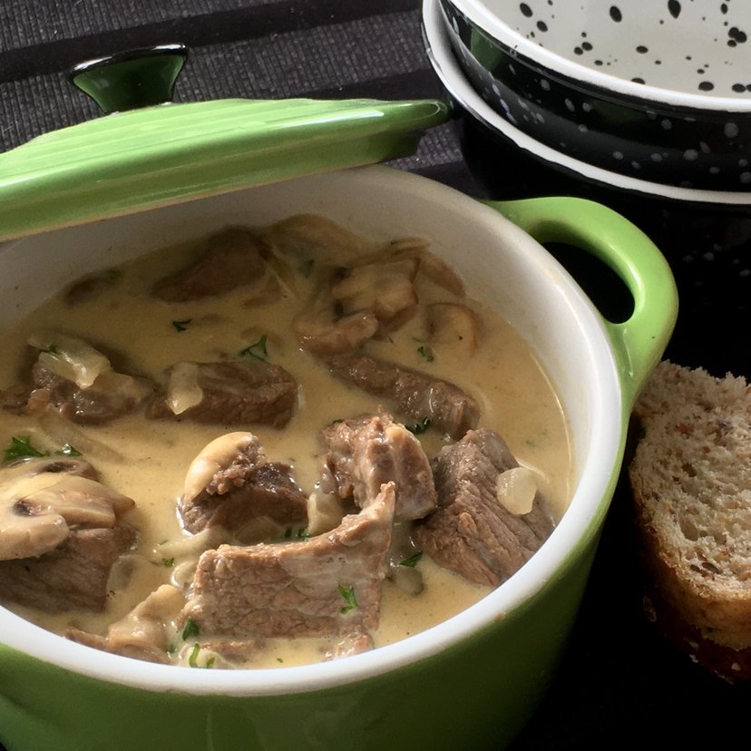 Klassisches Bœuf Stroganoff | Rezept | Kitchen Stories