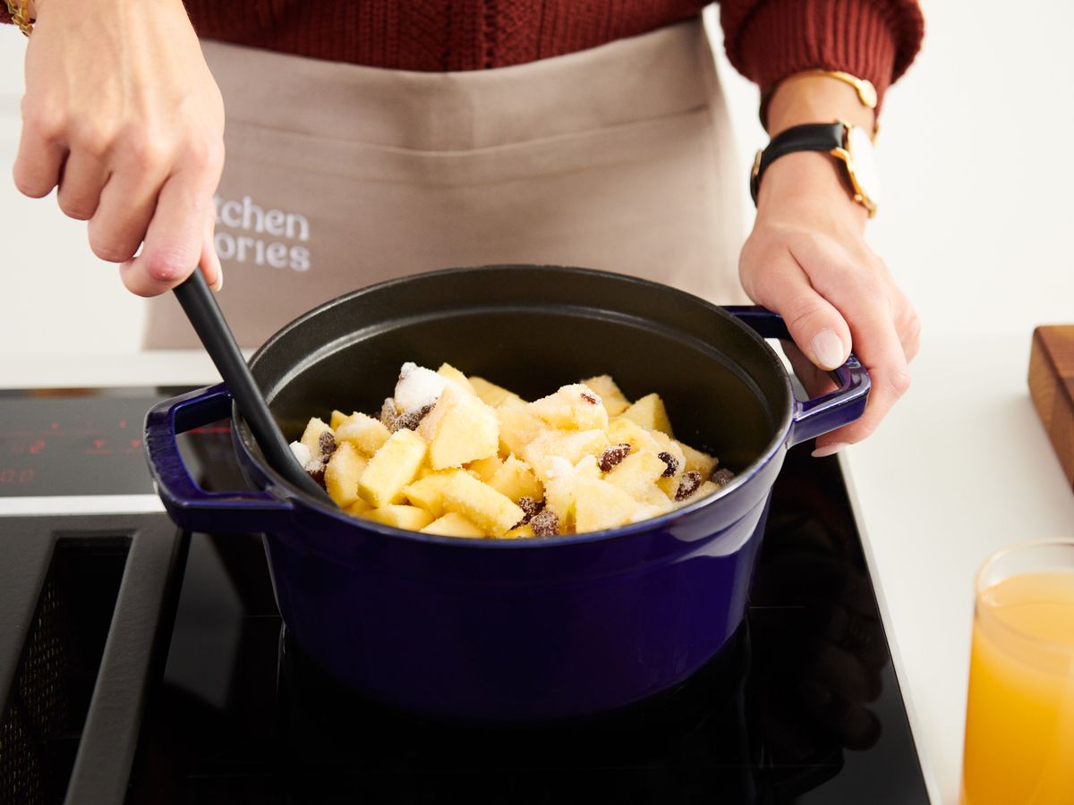 Tonkabohnencreme mit Bratapfelkompott | Rezept | Kitchen Stories