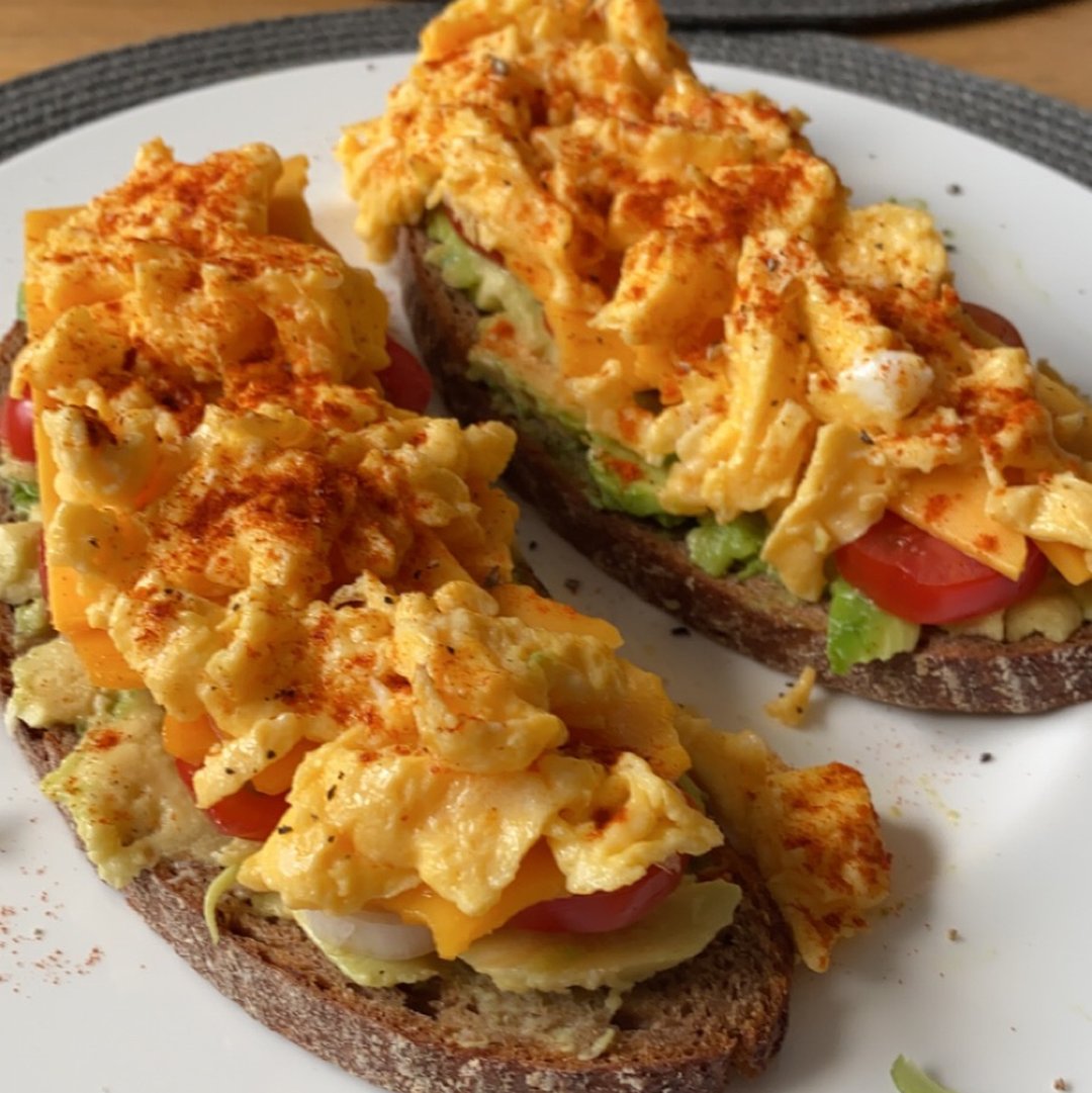 Avocado-Rührei-Brot | Rezept | Kitchen Stories