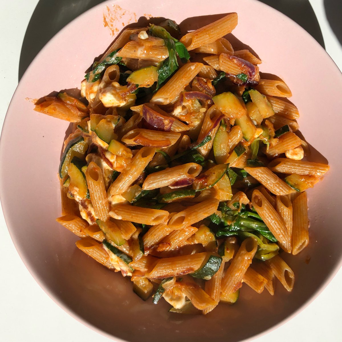 Vollkorn-Penne mit Zucchini, Spinat &amp; Feta | Rezept | Kitchen Stories