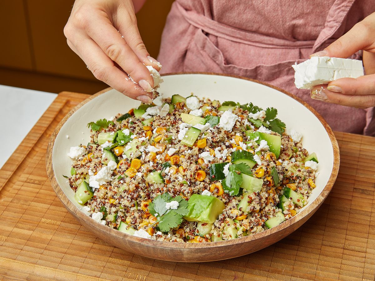 Quinoa-Salat mit Mais und Avocado | Rezept | Kitchen Stories
