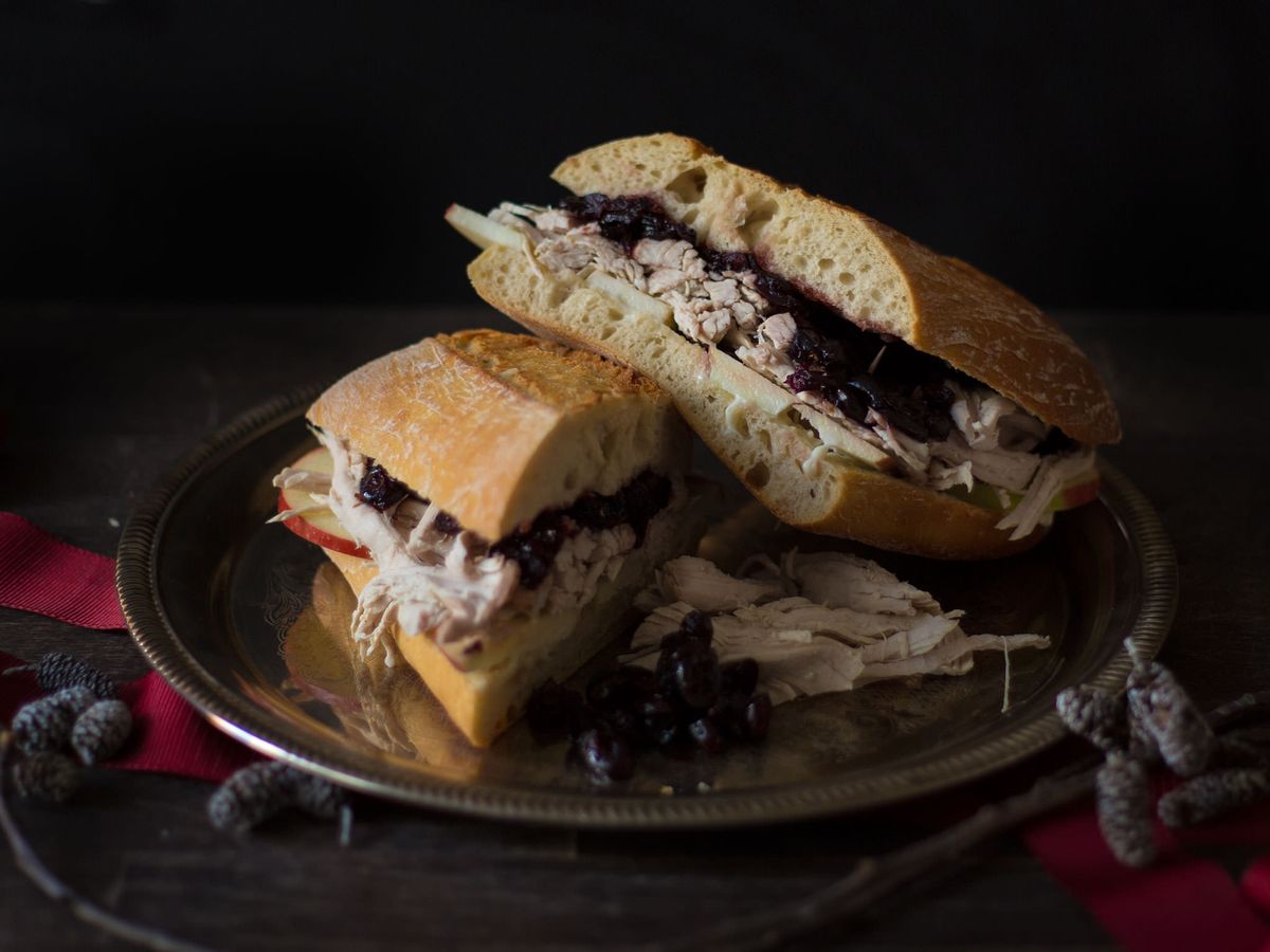 Leftover turkey sandwich with cranberry sauce | Recipe | Kitchen Stories