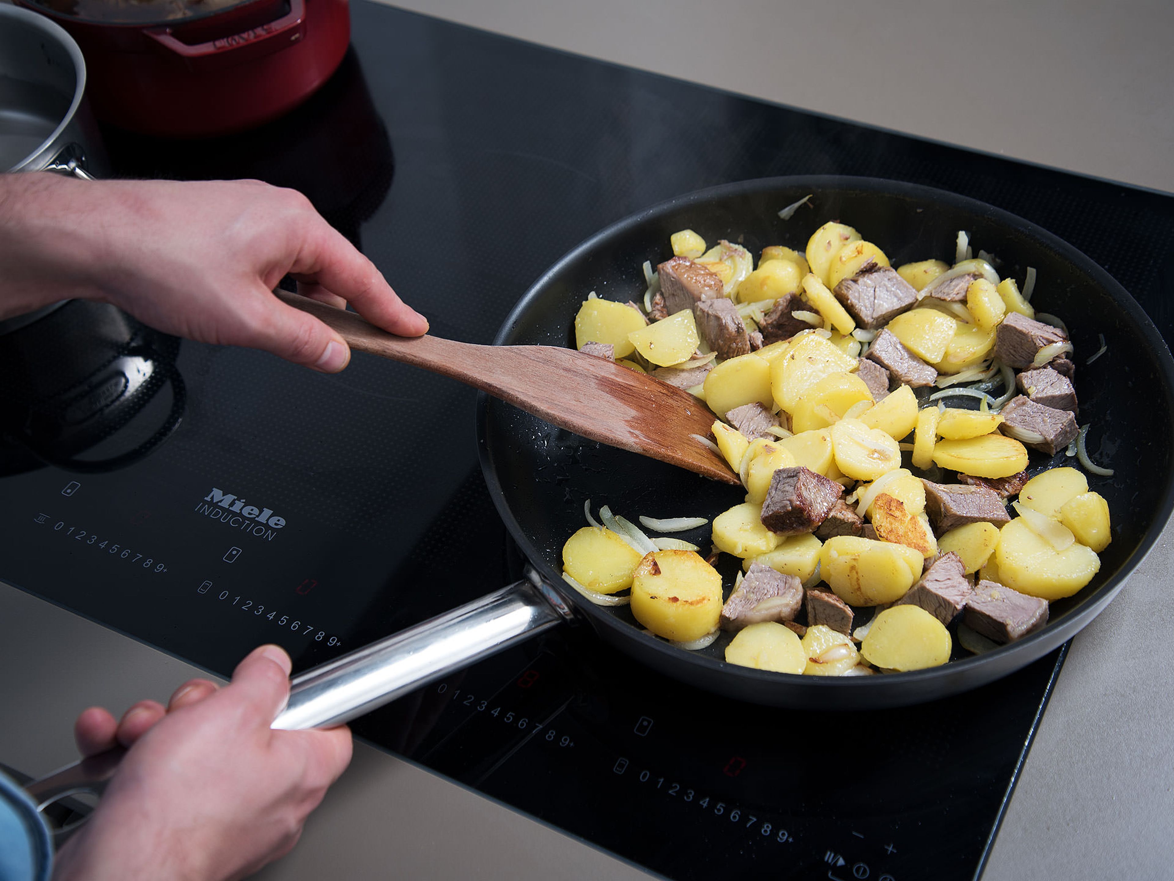 Melt some of the clarified butter in a pan over medium-high heat, add onion and boiled potatoes and sauté for approx. 3 min. Add beef pieces and marjoram and fry for another 5 min., until crispy and brown. Season with salt and pepper to taste and transfer to serving plates.