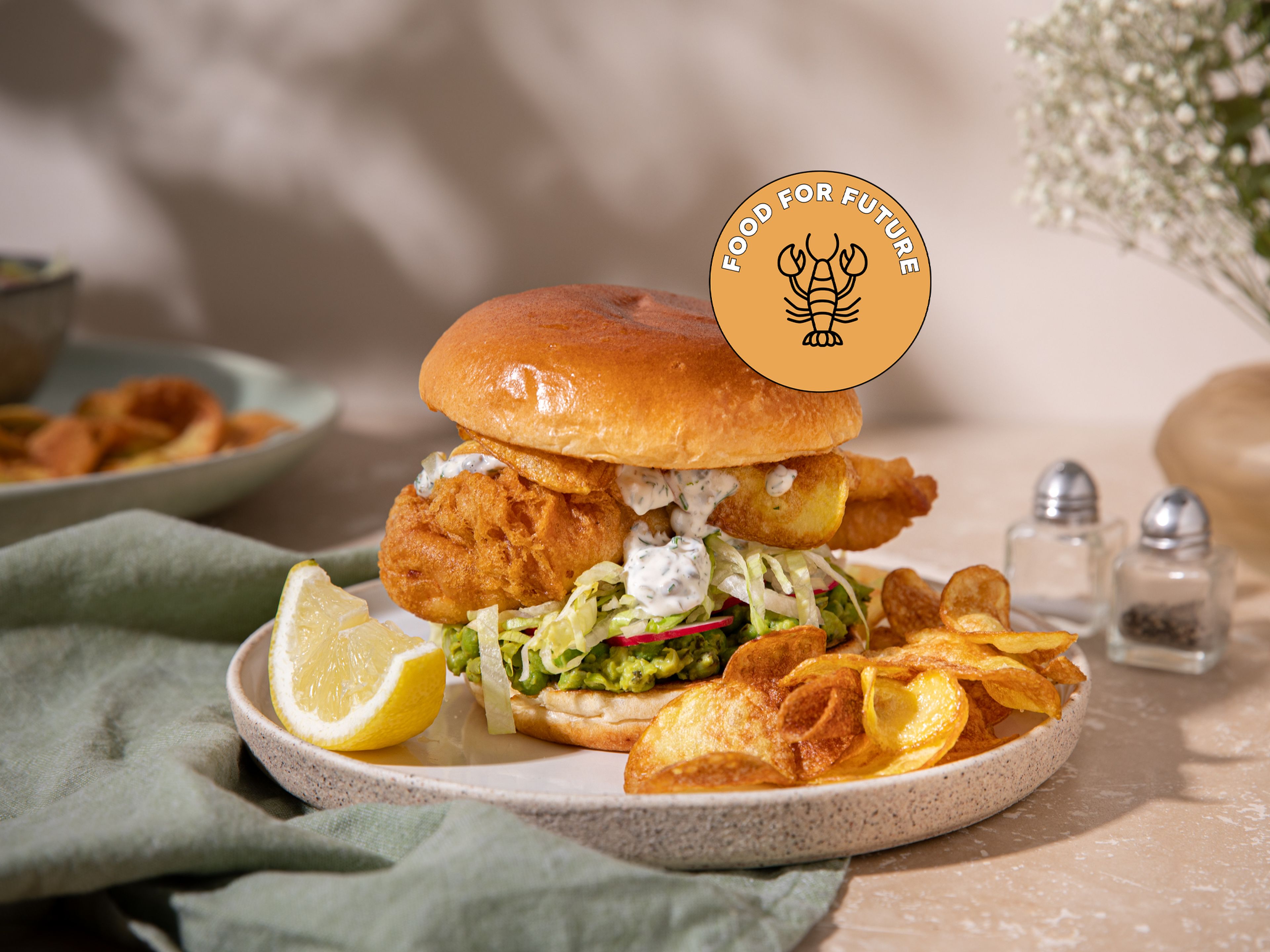 Steven macht einen Fish and Chips Burger