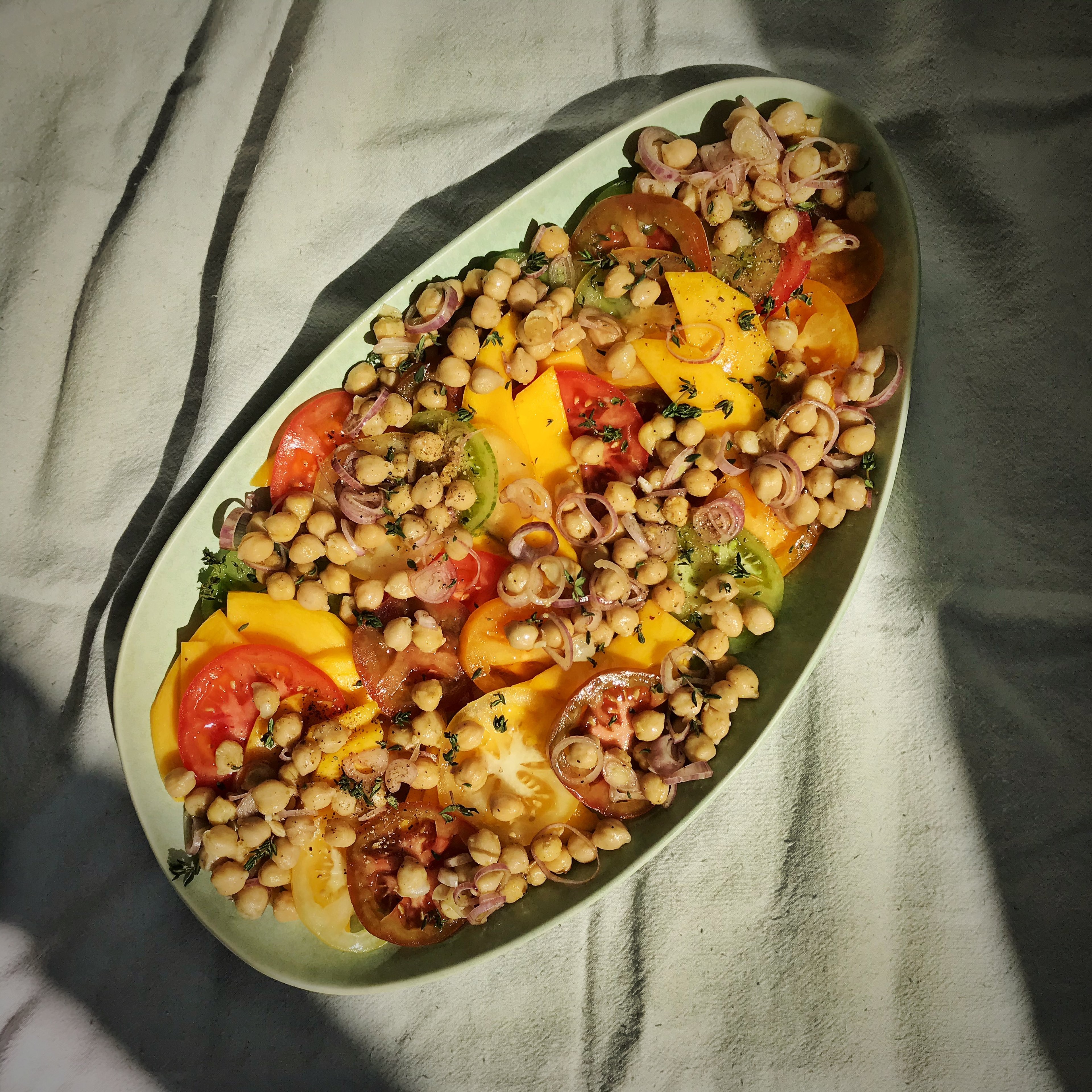 Tomaten Mango Salat mit Kichererbsen