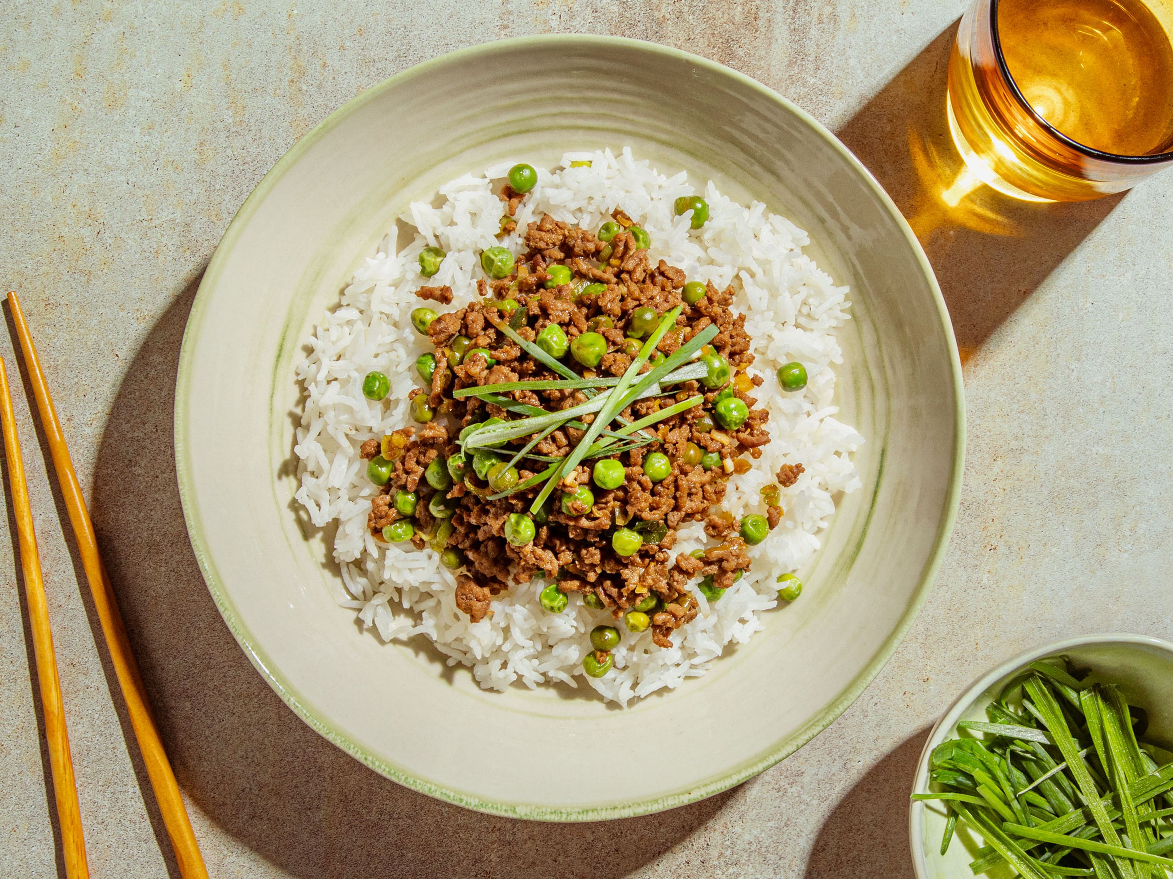 Quick gingery fried beef with peas