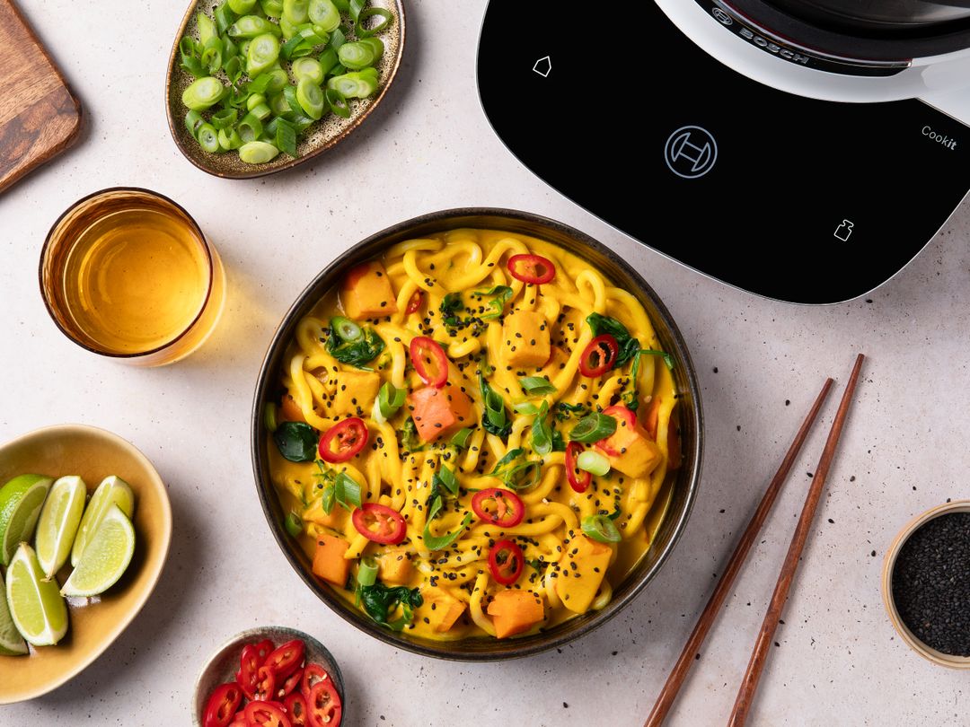 Cremige Kürbis-Curry-Udon