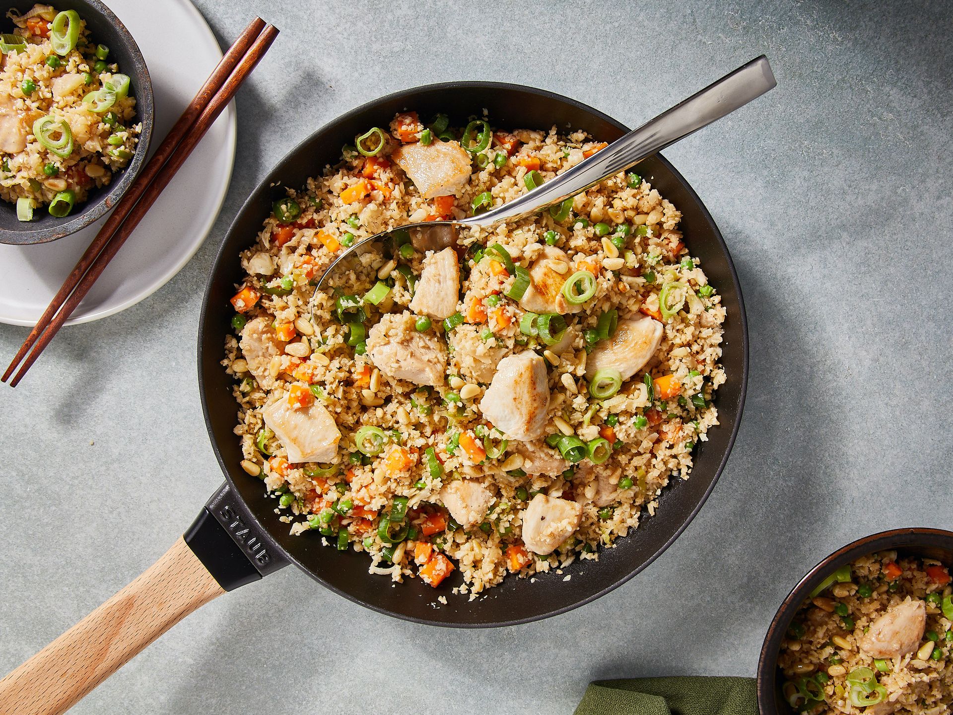 Gebratener Blumenkohlreis mit Hähnchenbrustfilet