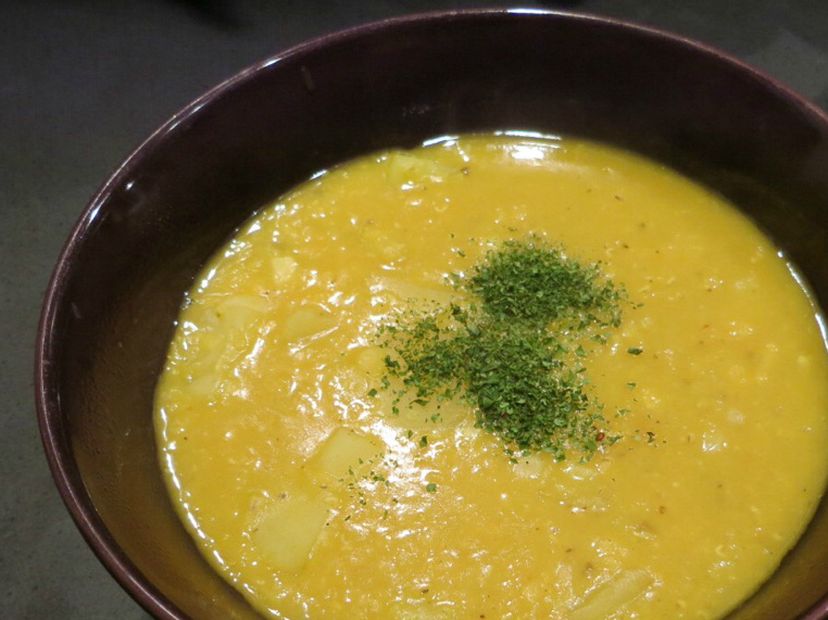 Myanmar red lentil soup