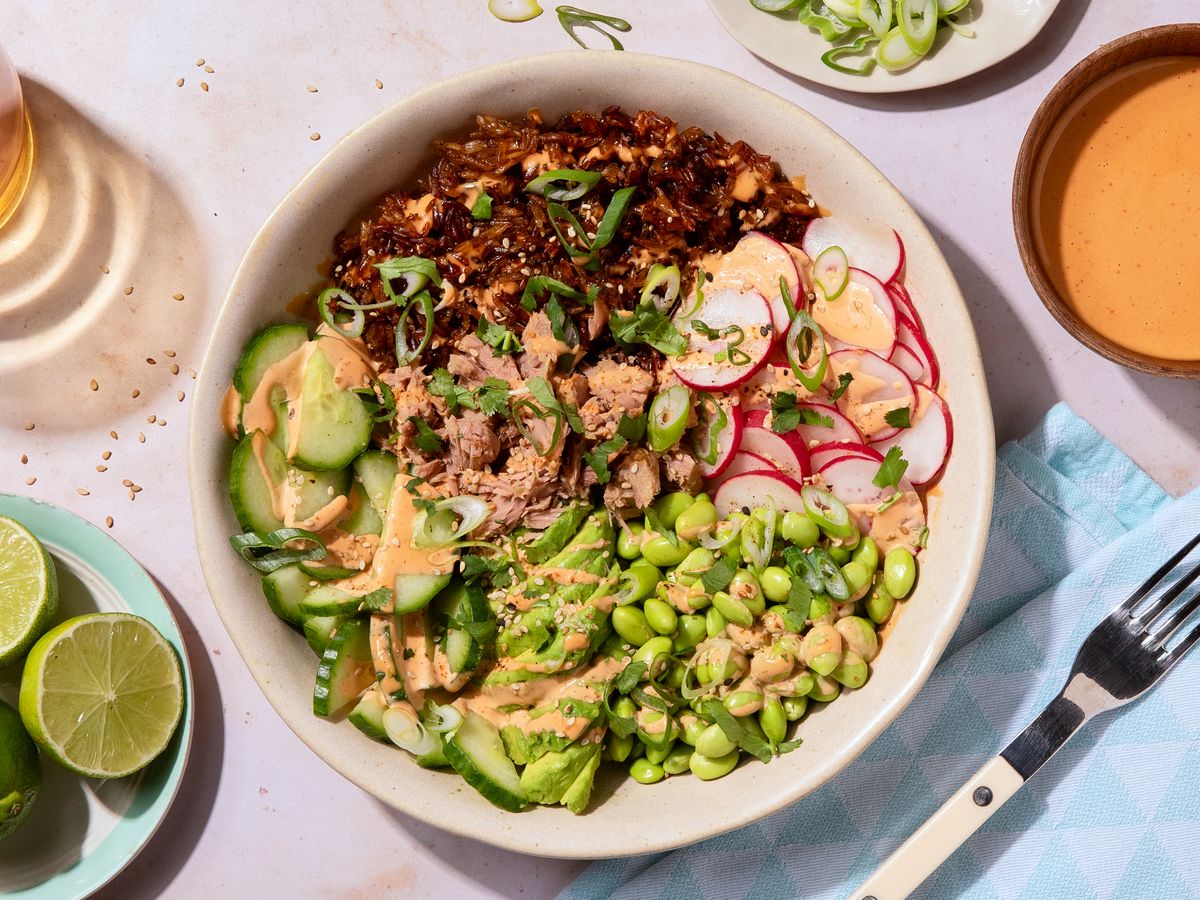 Crispy rice tuna salad with spicy chili mayo | Recipe | Kitchen Stories