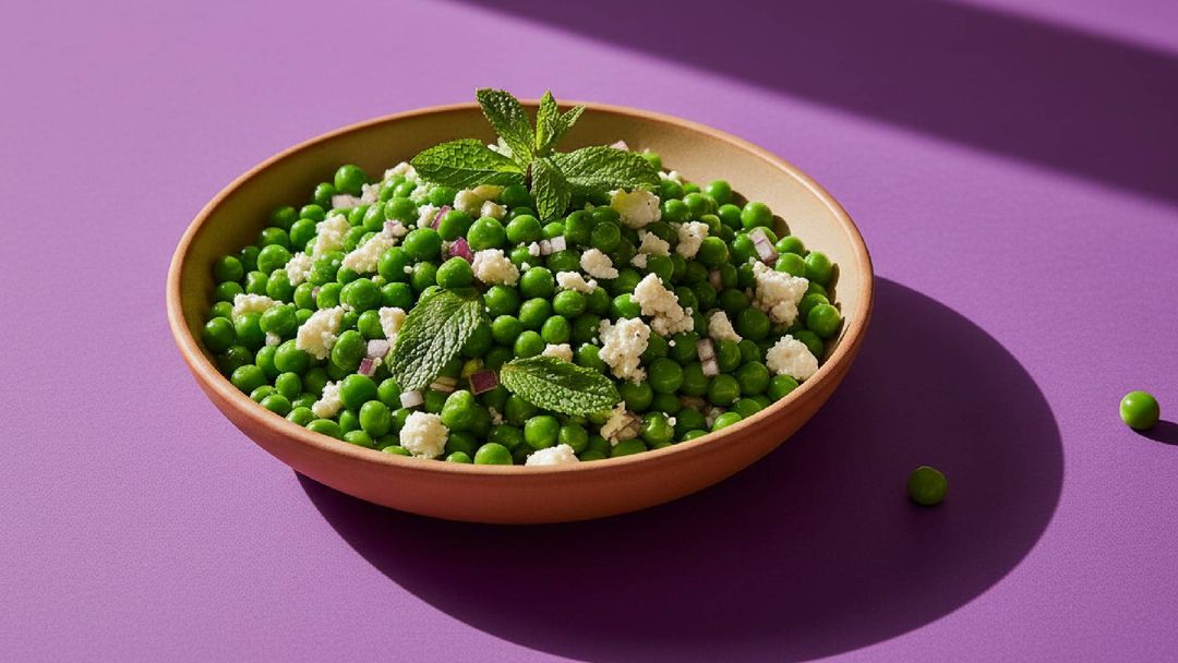 Frischer Erbsensalat mit Feta und Minze: schnelles Sommergericht
