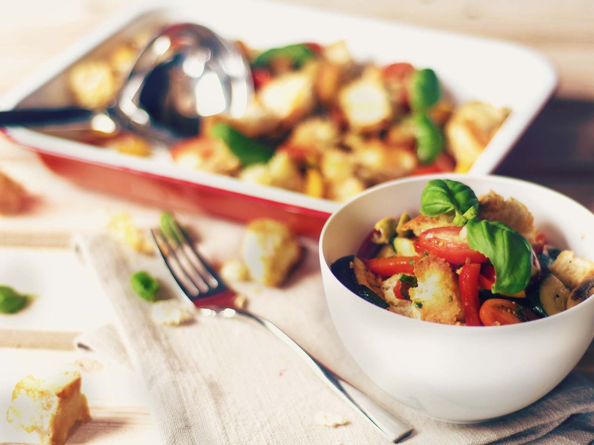 Panzanella bread salad | Recipe | Kitchen Stories