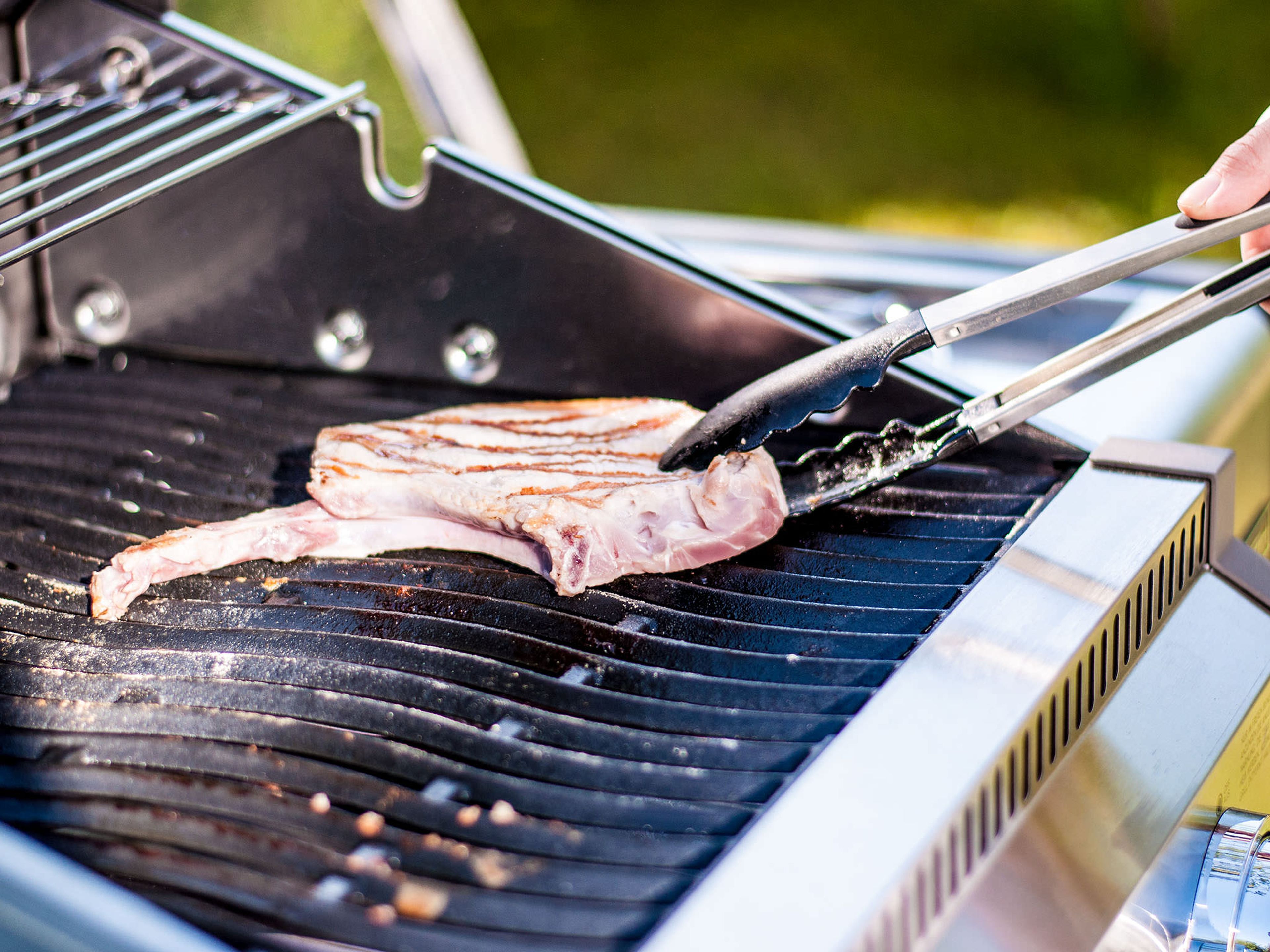 Sear pork chops for approx. 2 – 3 min. on each side on the hot grill.