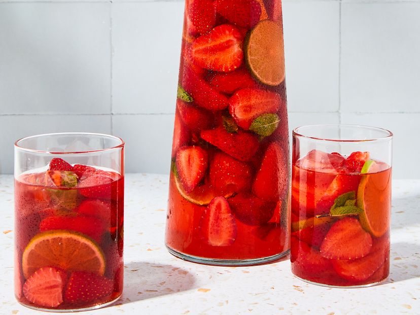 Strawberry punch with lime and mint