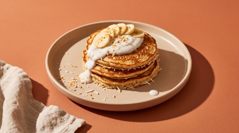 Vegane Kokos-Pancakes für ein tropisches Frühstück zu Hause