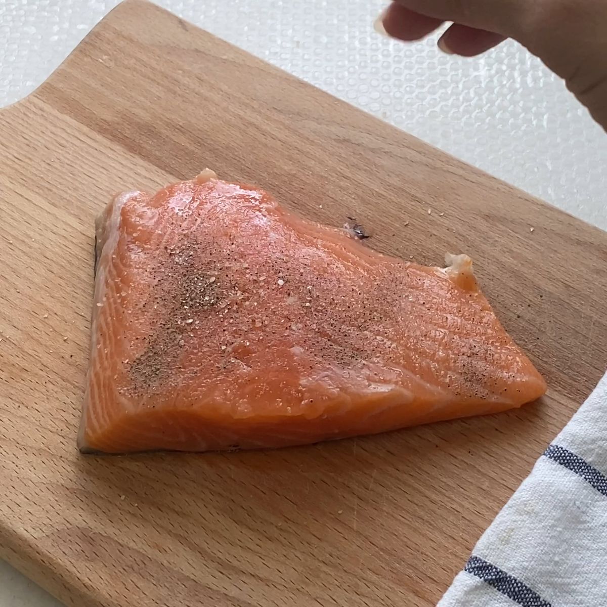 Salmon with creamy spinach | Recipe | Kitchen Stories
