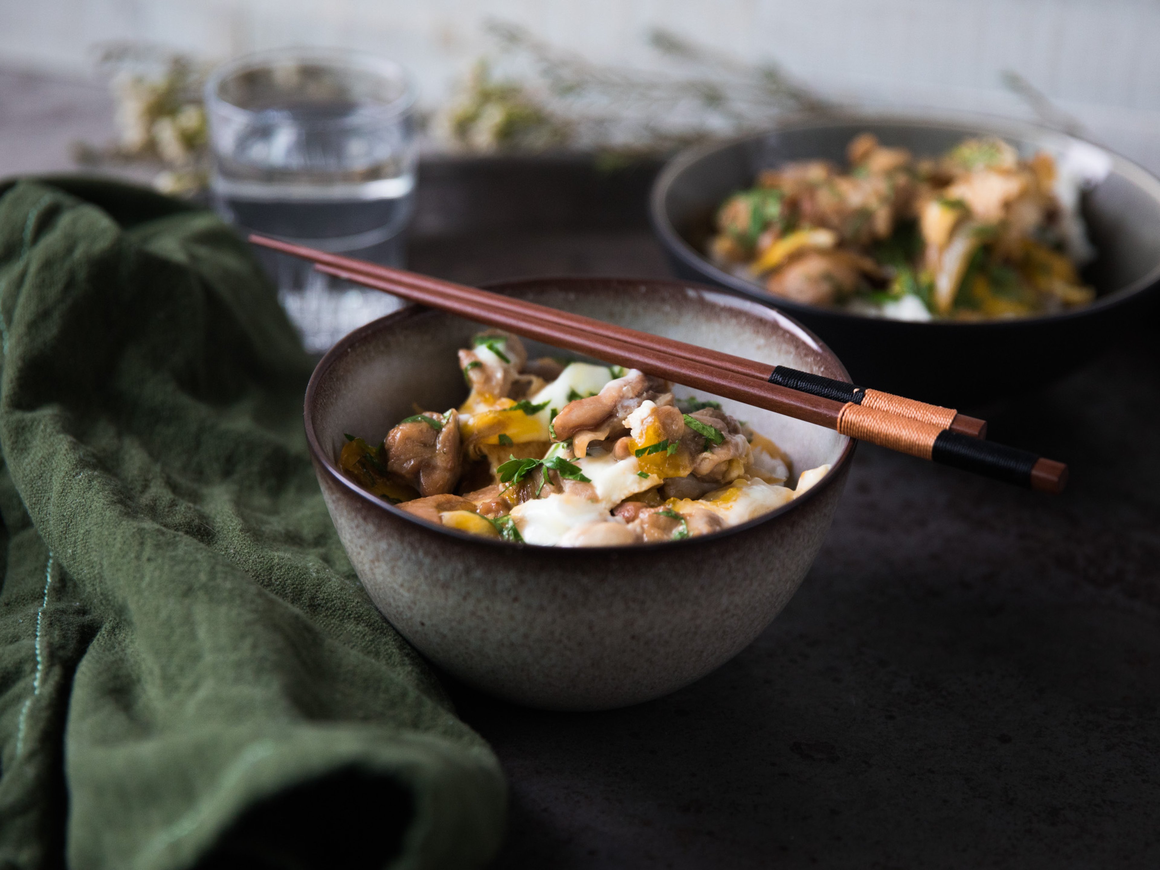 Oyakodon (Japanisches Reisgericht mit Hühnchen und Ei)