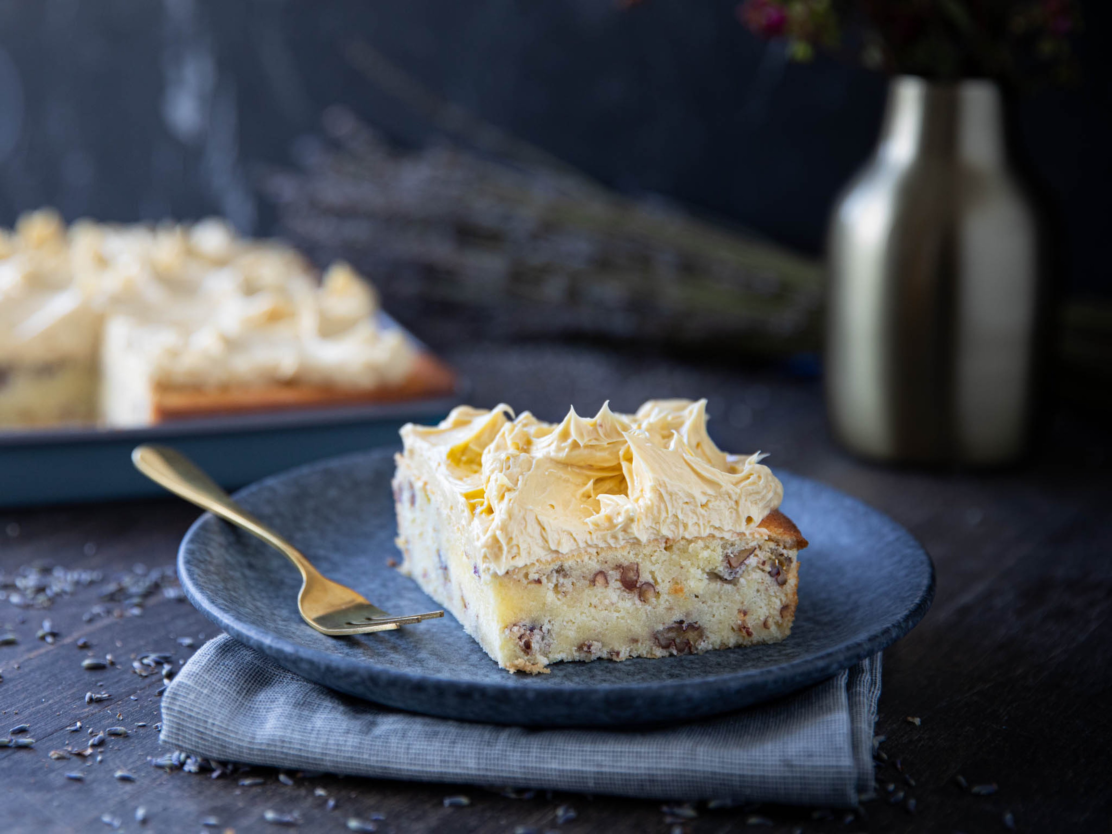 Blechkuchen mit Pecannüssen und Ahornsirup-Buttercreme