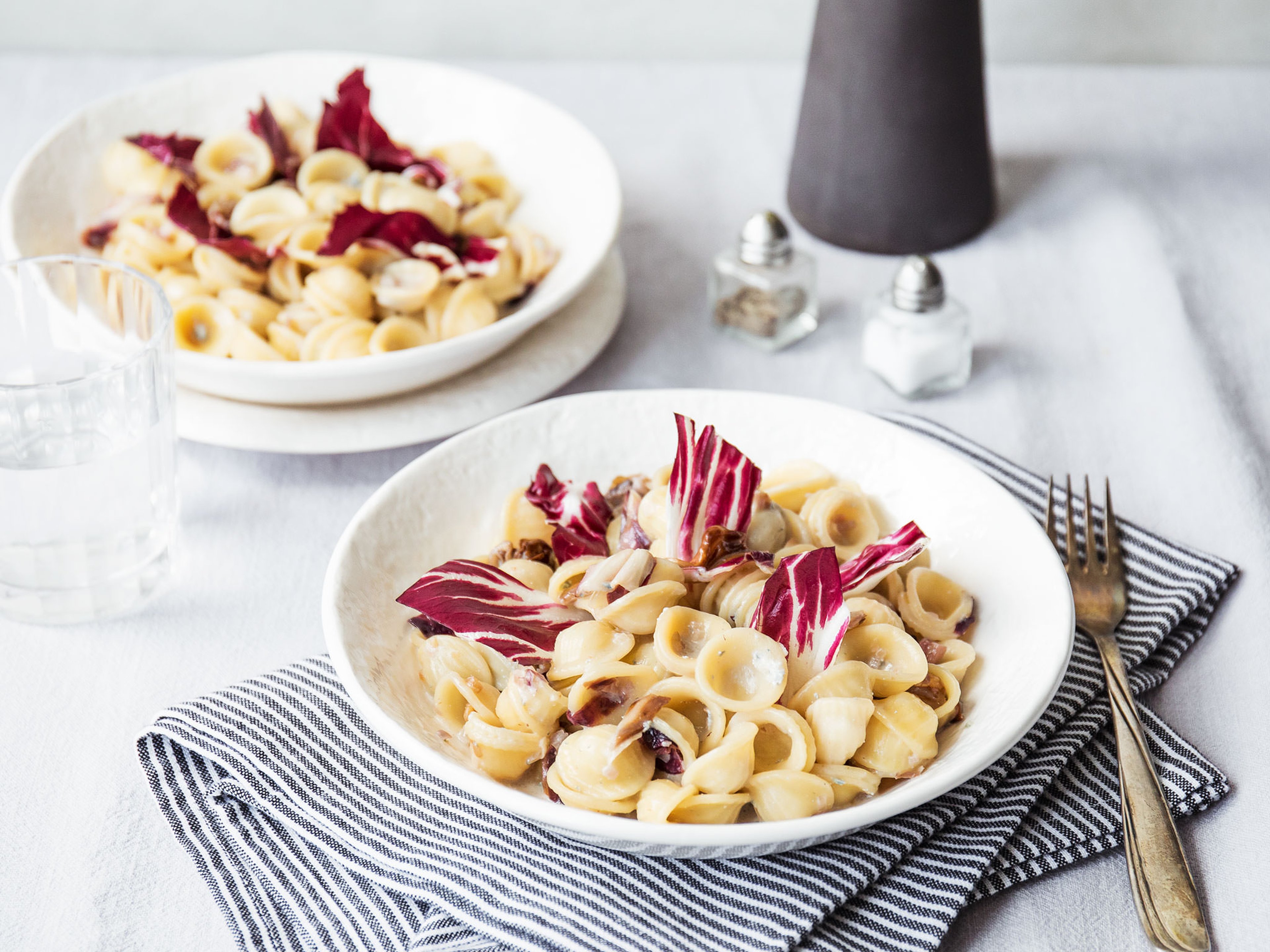 Orecchiette in Gorgonzola-Soße mit Radicchio und Walnüssen