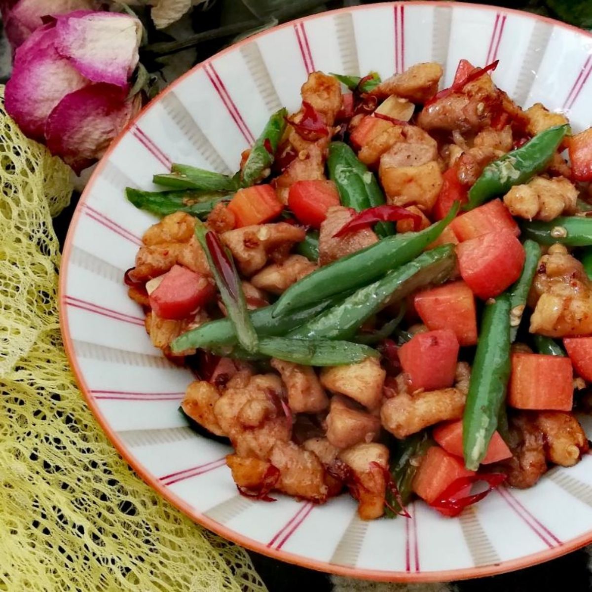 Stir-fried chicken with green chilli | Recipe | Kitchen Stories