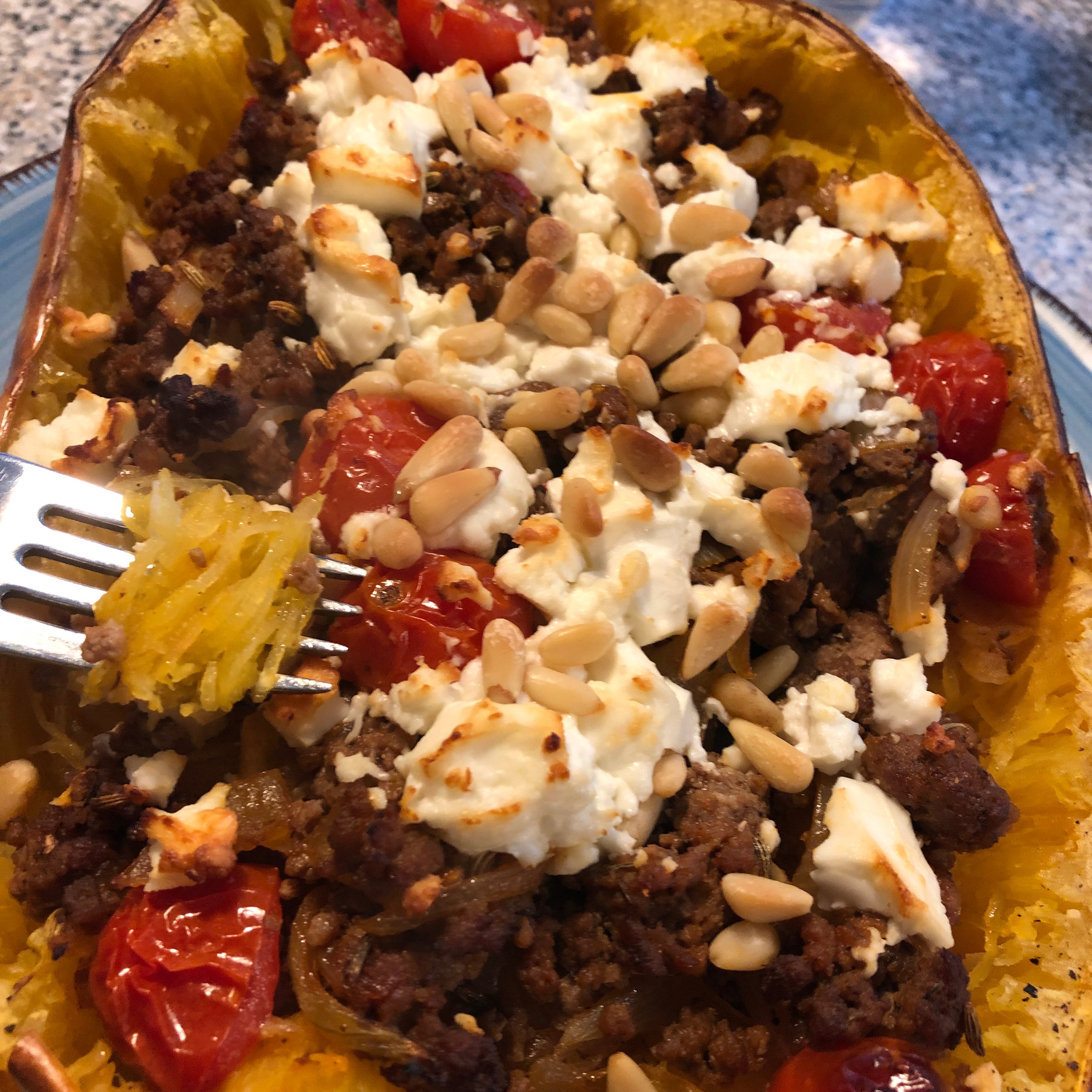 Spagettikürbis mit Hack und Feta