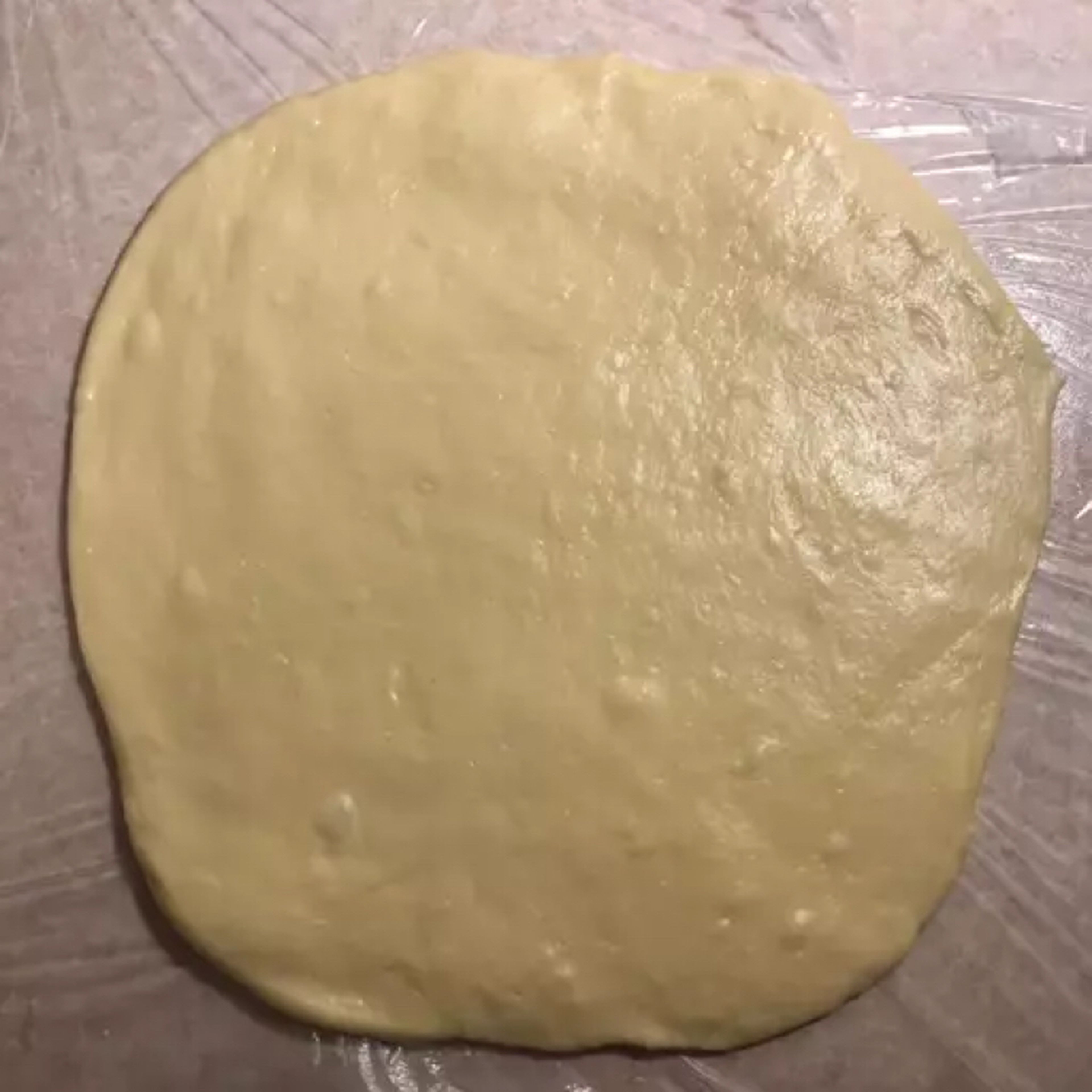 Now divide the dough into four or five equal parts. Open a part with a thickness of 0.5 cm.