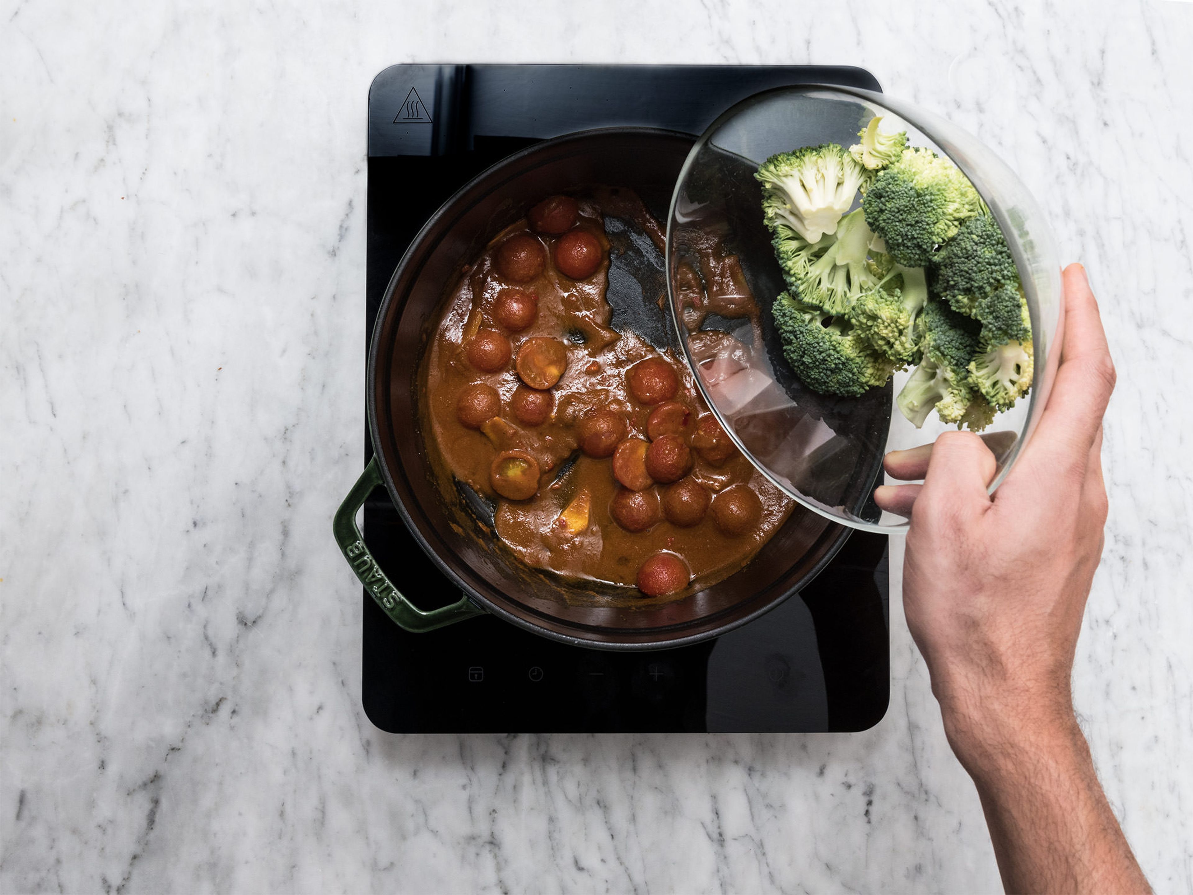 Add broccoli florets, bell pepper, zucchini, and carrots, and stir in the coconut milk and sour cream. Leave to simmer over medium heat for approx. 3 – 4 min., then add apple and sugar snap peas.