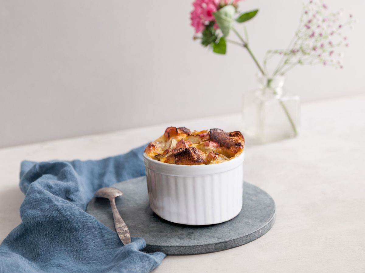 Rhubarb bread pudding | Recipe | Kitchen Stories